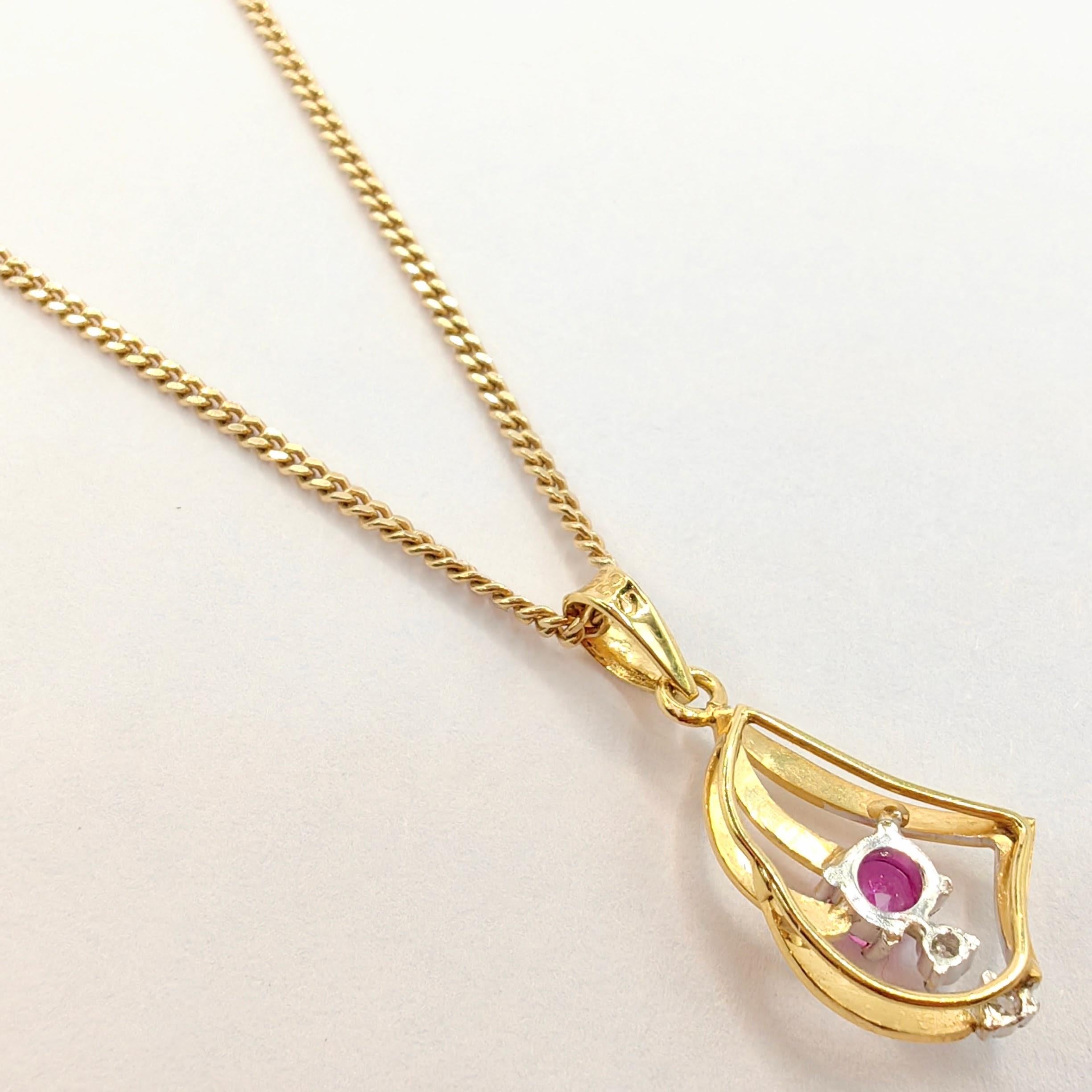 Vintage Natural Pink Sapphire Diamond Necklace Pendant in 14K Yellow Gold In New Condition In Wan Chai District, HK