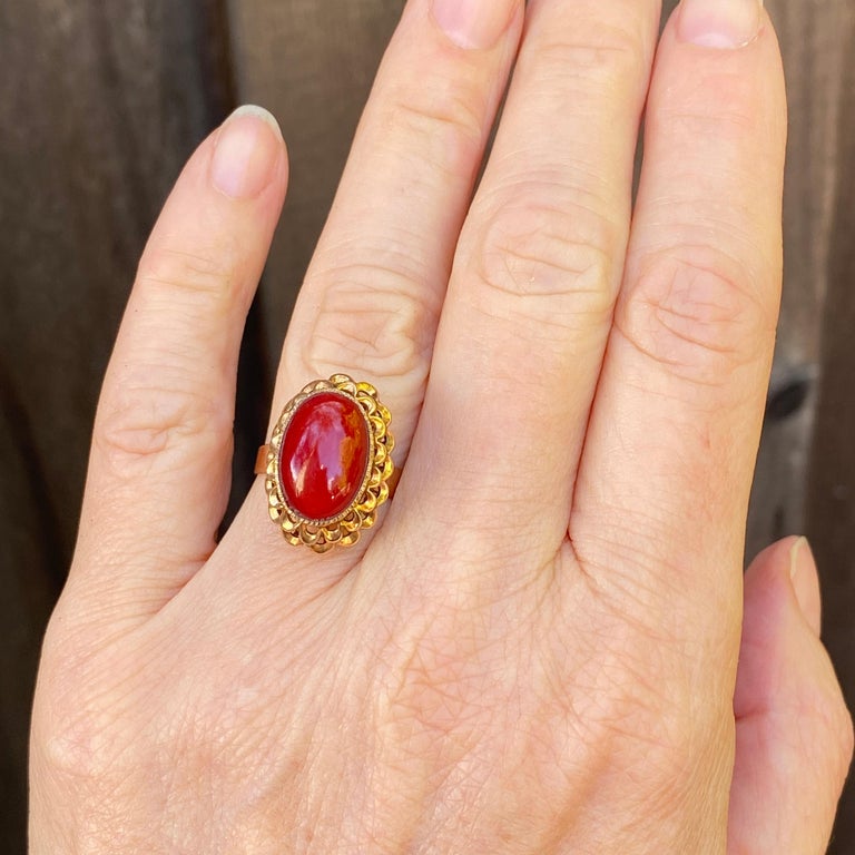 Red coral gold ring top