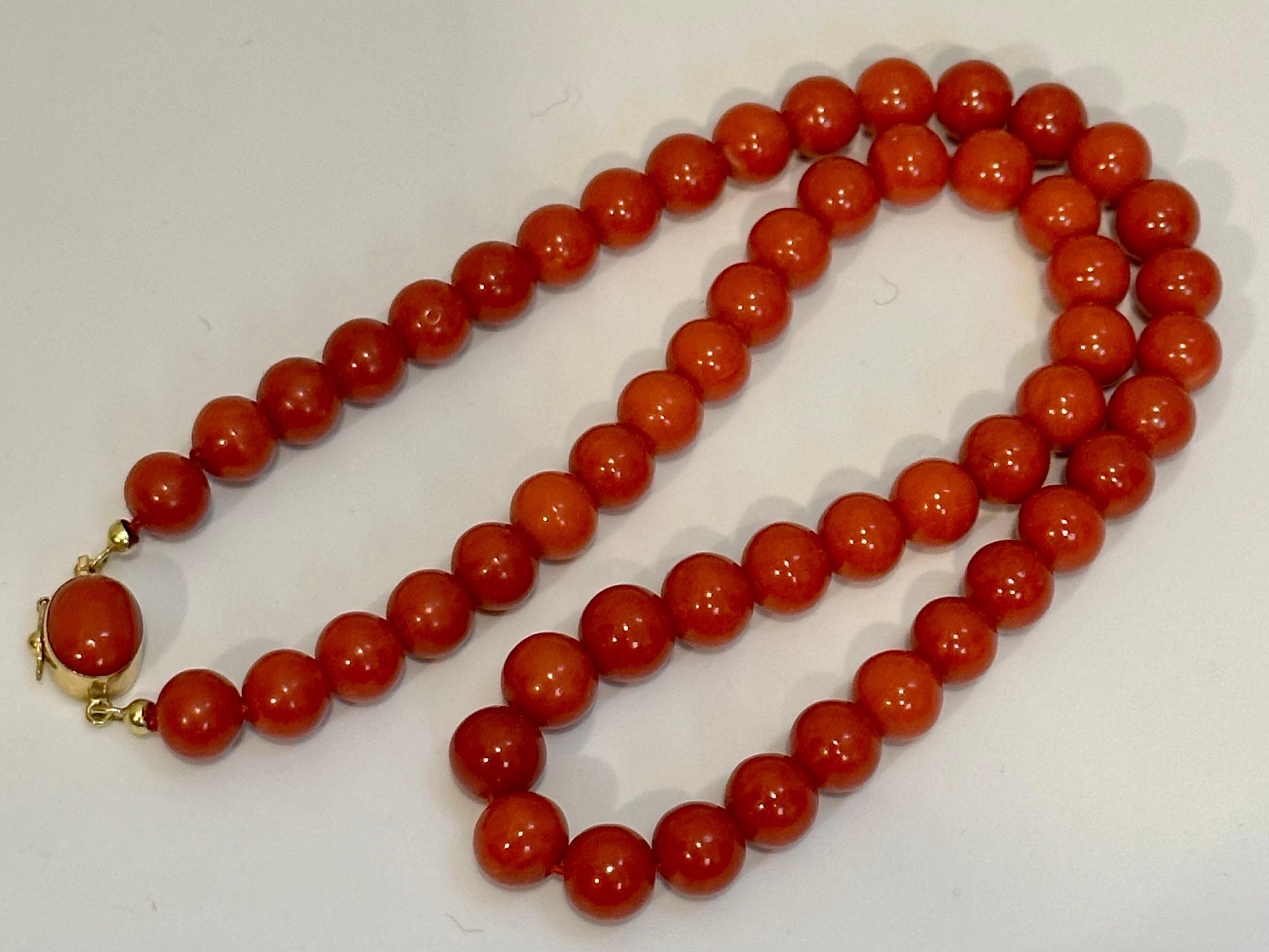 Red Coral and Gold Strand Necklace Estate Fine Jewelry
Vintage Natural Coral Bead Necklace 18 K Yellow  Estate.
A vintage piece.

Designed as a even size strand of 55 orangy red coral beads,  8 mm, joined by a gold and oval coral clasp.
Lenght: