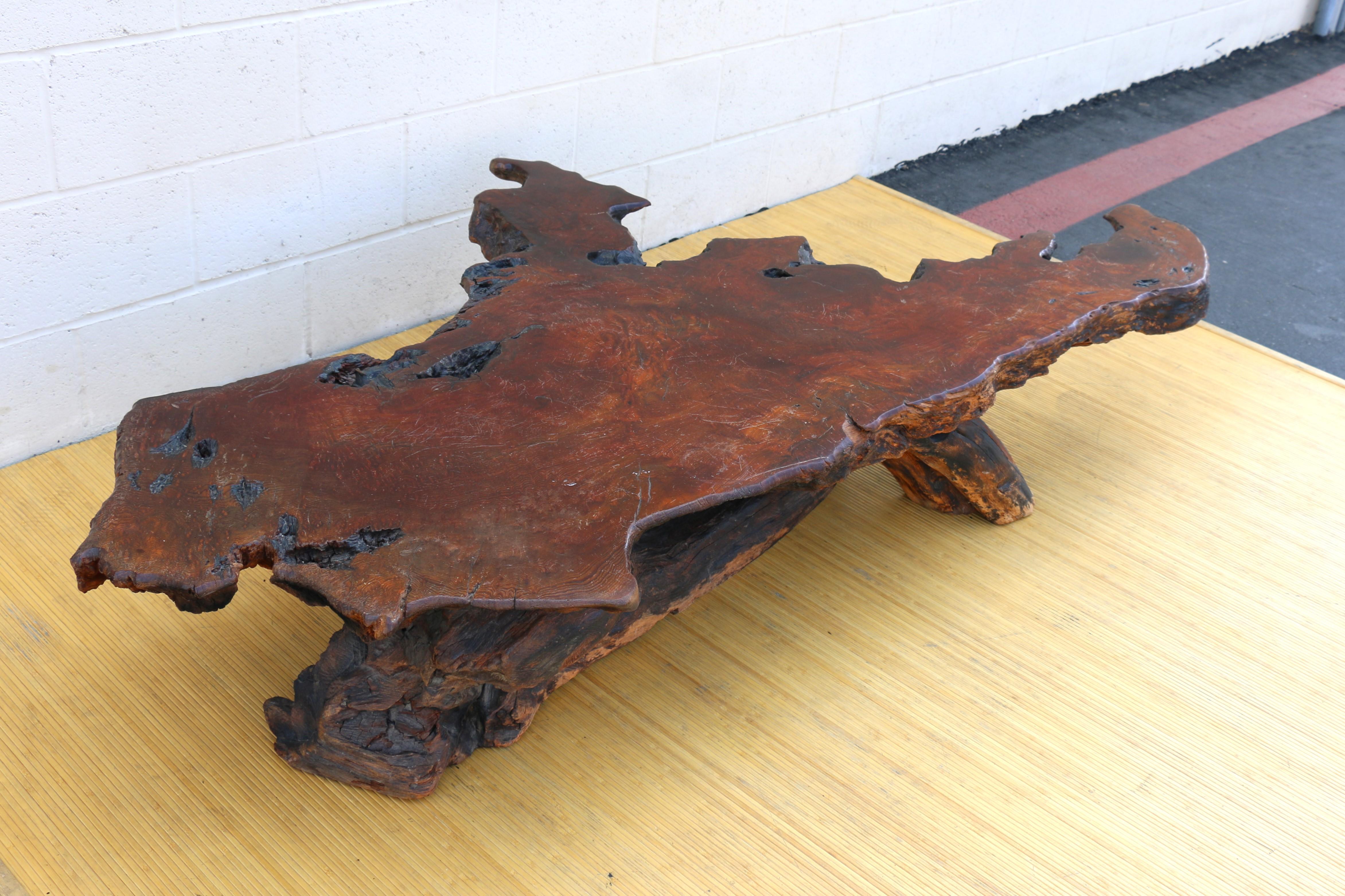Table basse vintage en bois rouge naturel de style Nakashima, vers 1970 en vente 4