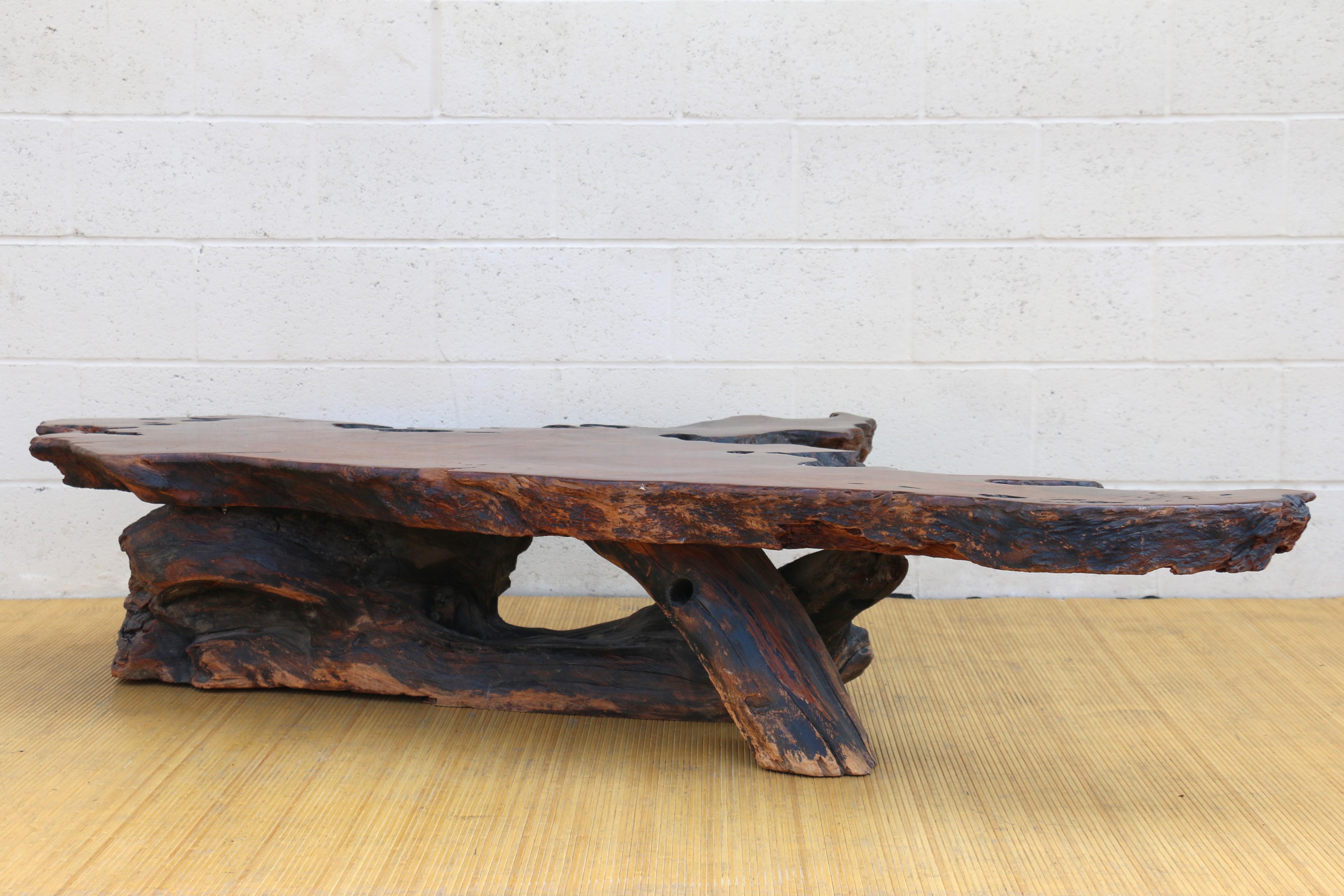 Table basse vintage en bois rouge naturel de style Nakashima, vers 1970 Bon état - En vente à North Hollywood, CA