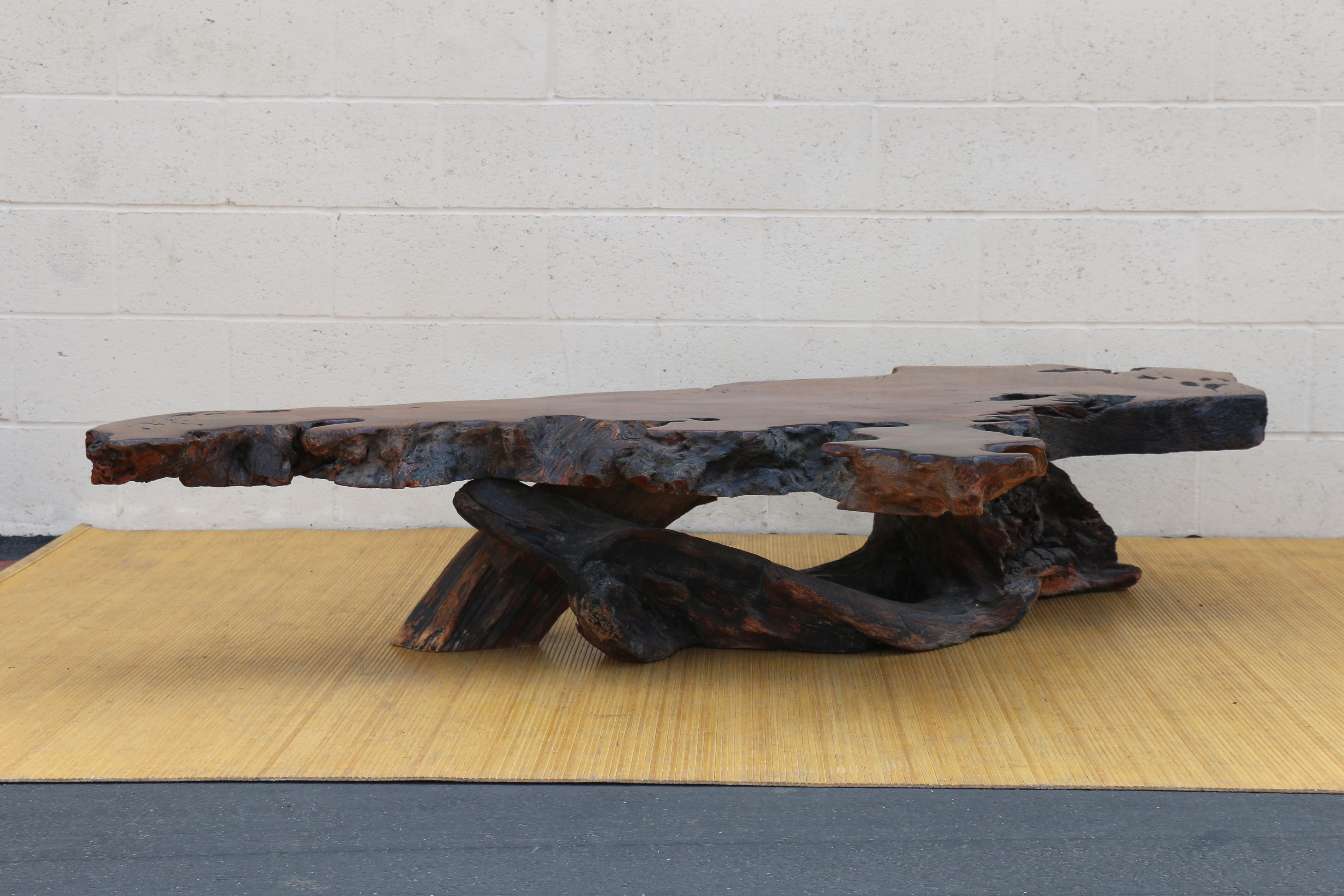 Fin du 20e siècle Table basse vintage en bois rouge naturel de style Nakashima, vers 1970 en vente