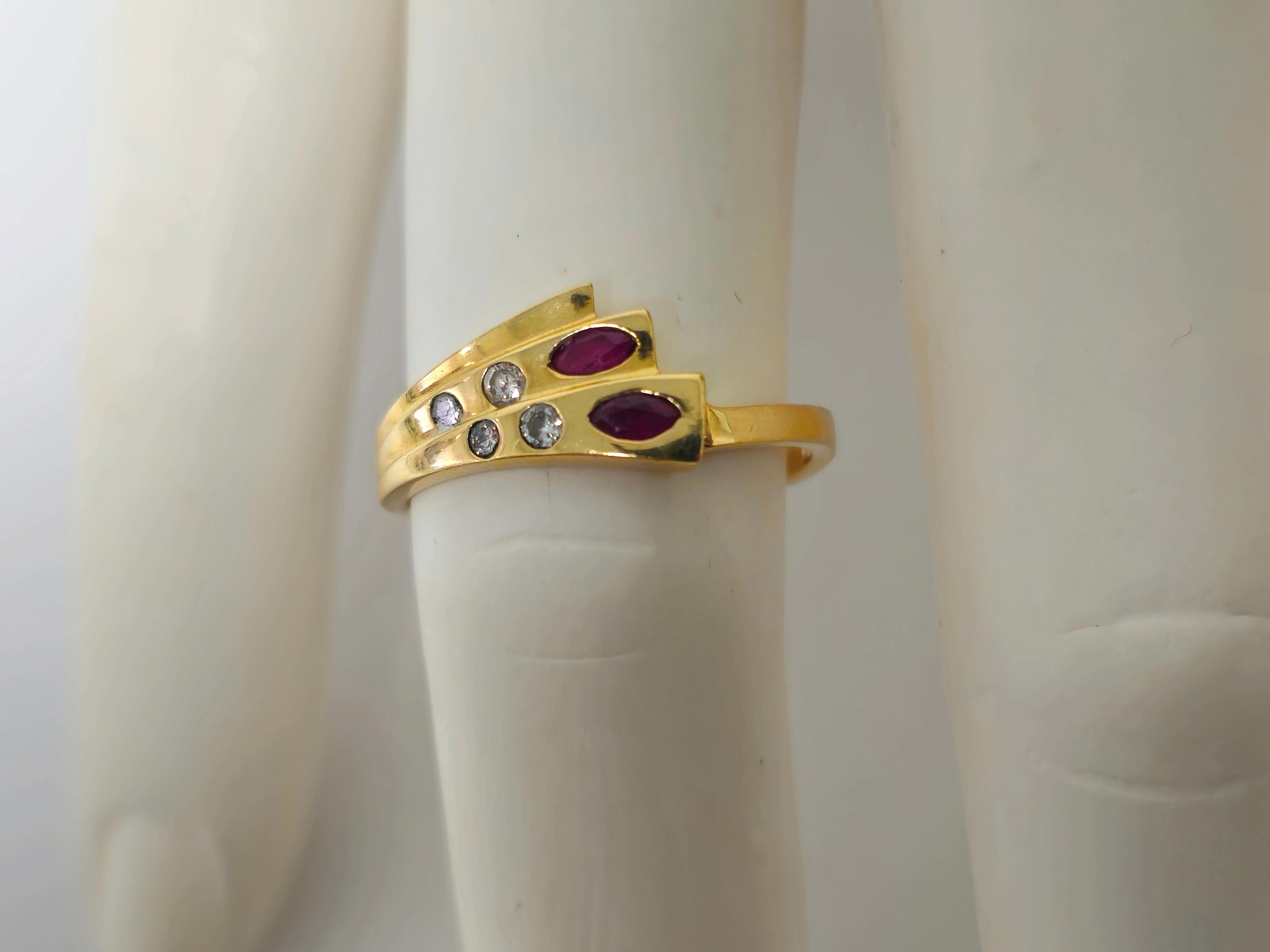 Women's Vintage Natural Ruby & Diamond Ring in 14k Gold  For Sale