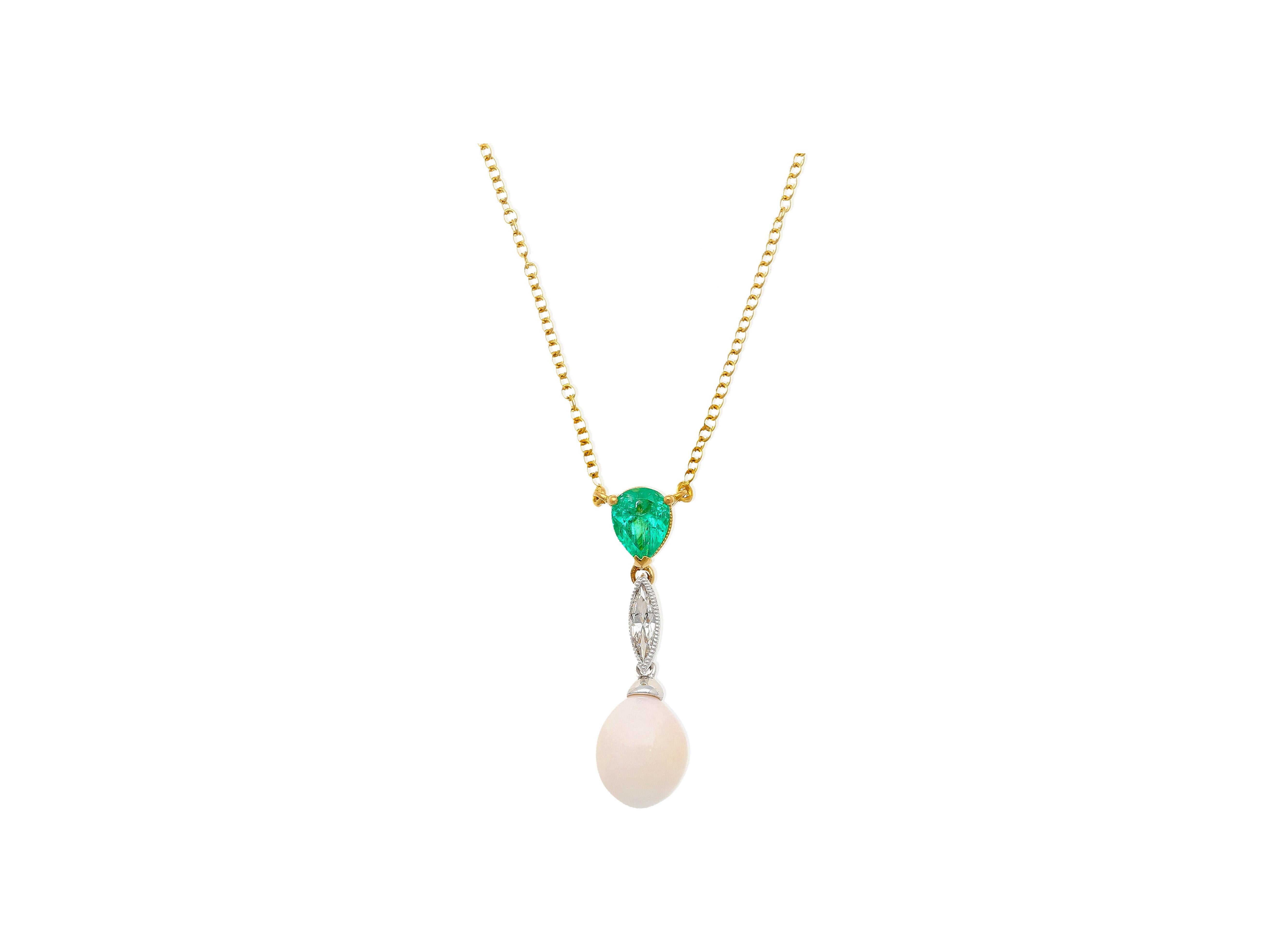 Retro Vintage Natural Saltwater Conch Pearl & Emerald Drop 18K Gold Pendant Necklace For Sale