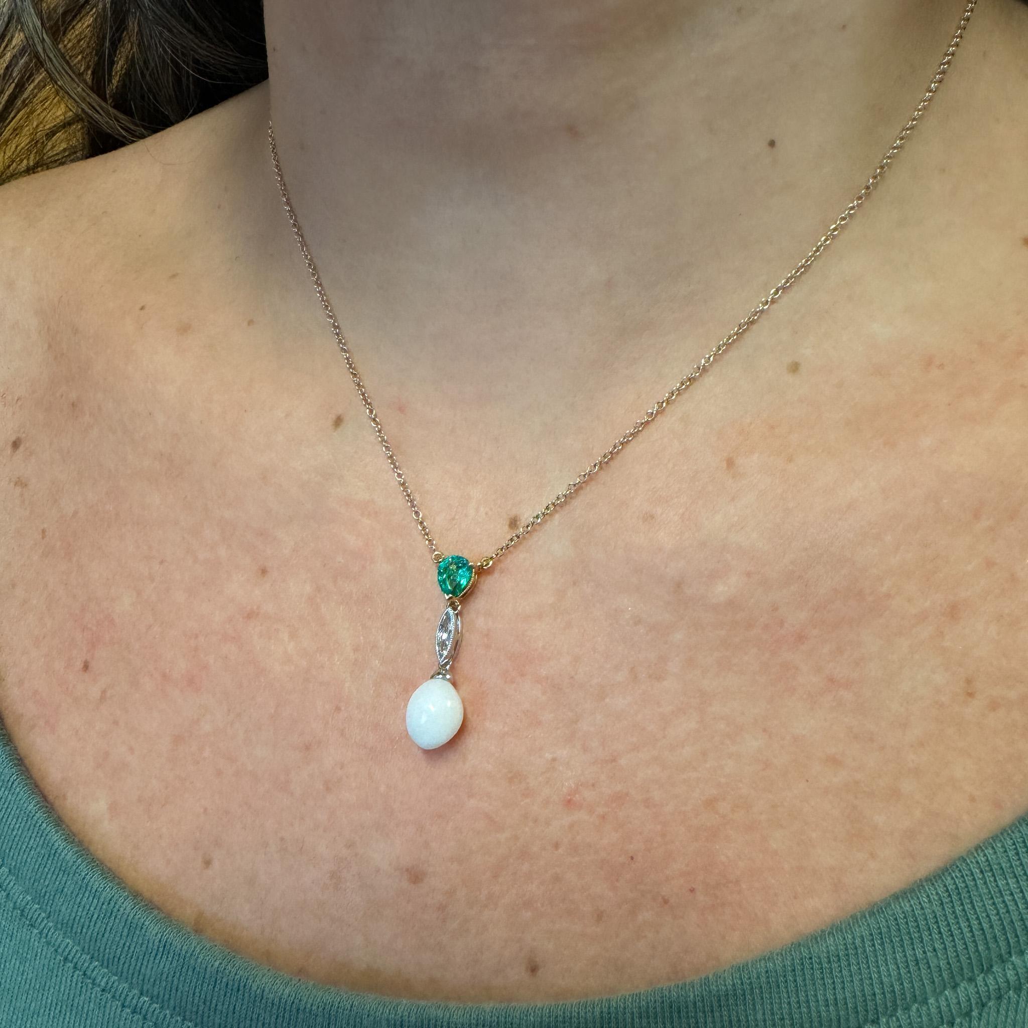 Women's Vintage Natural Saltwater Conch Pearl & Emerald Drop 18K Gold Pendant Necklace For Sale