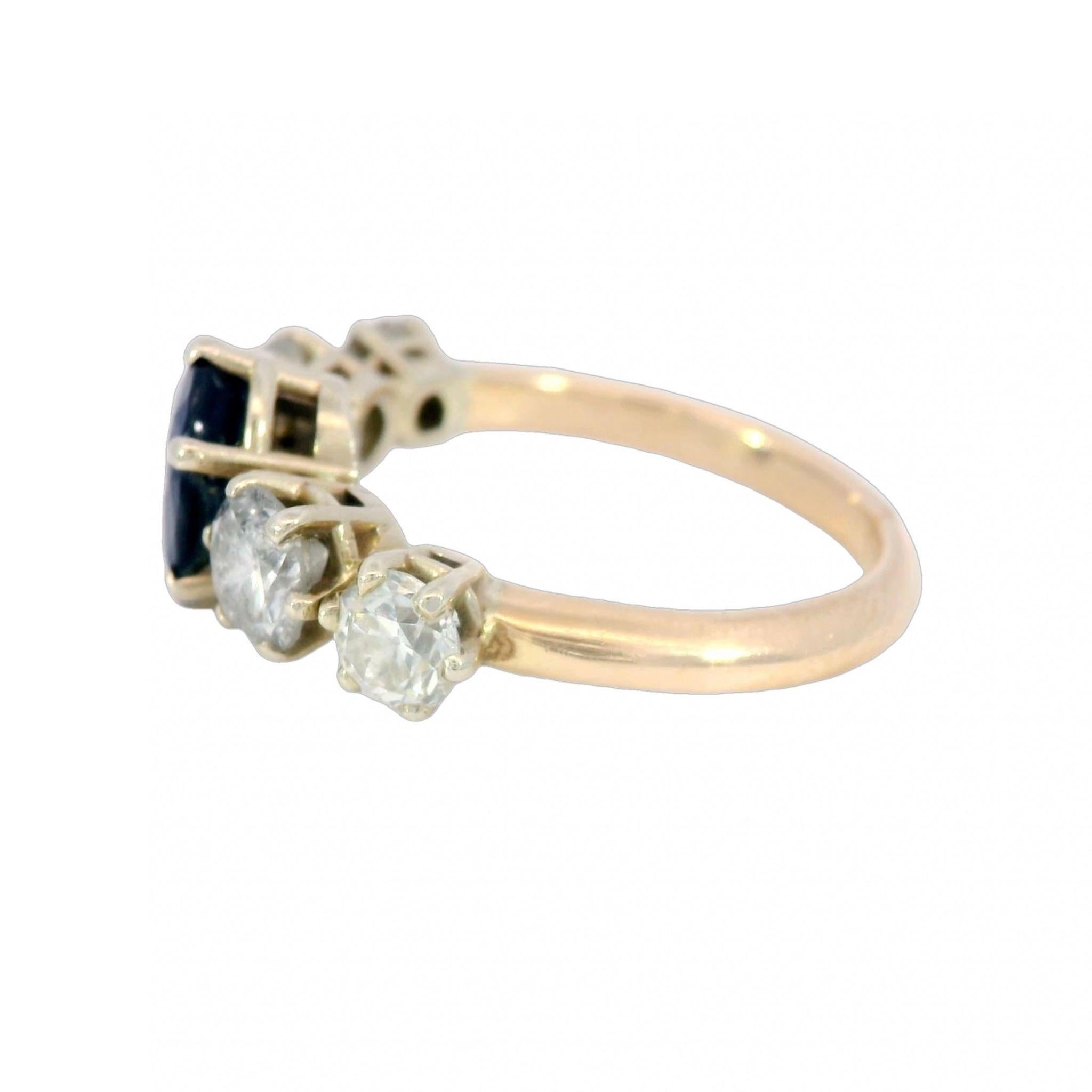 Vintage Sapphire and Diamond Band Ring in 14K Yellow Gold 3.71ctw Natural Stone

Cette exquise bague en saphir bleu en or jaune 14 carats apporte une élégance intemporelle à la main. En son centre se trouve un saphir ovale de 1,84 carat, d'un bleu