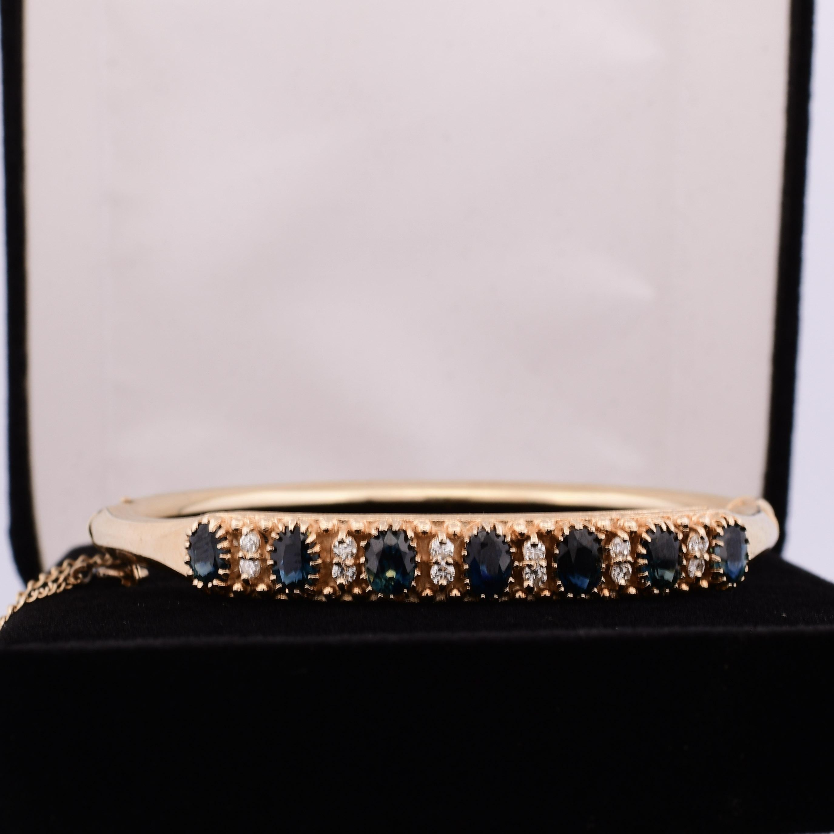 Vintage Natural Sapphire and Diamond Hinged Bangel Bracelet In Good Condition In Addison, TX