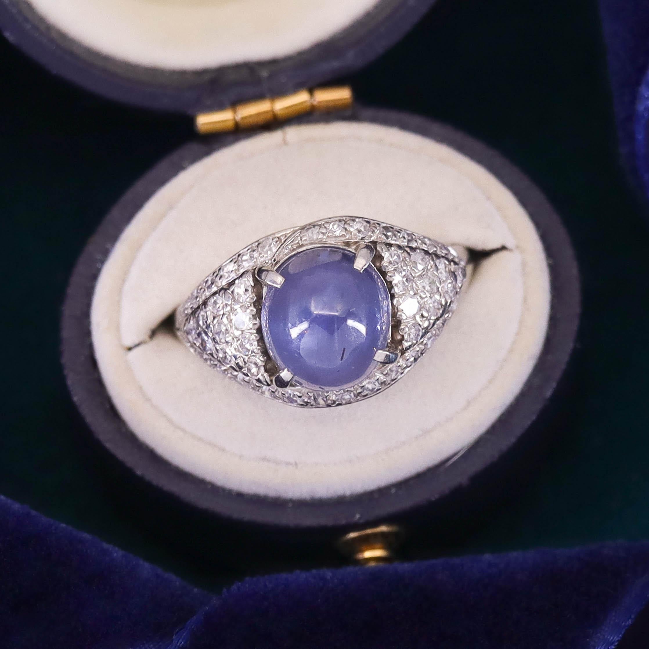 Vintage Natural Star Sapphire and Diamond Ring of Platinum For Sale 2