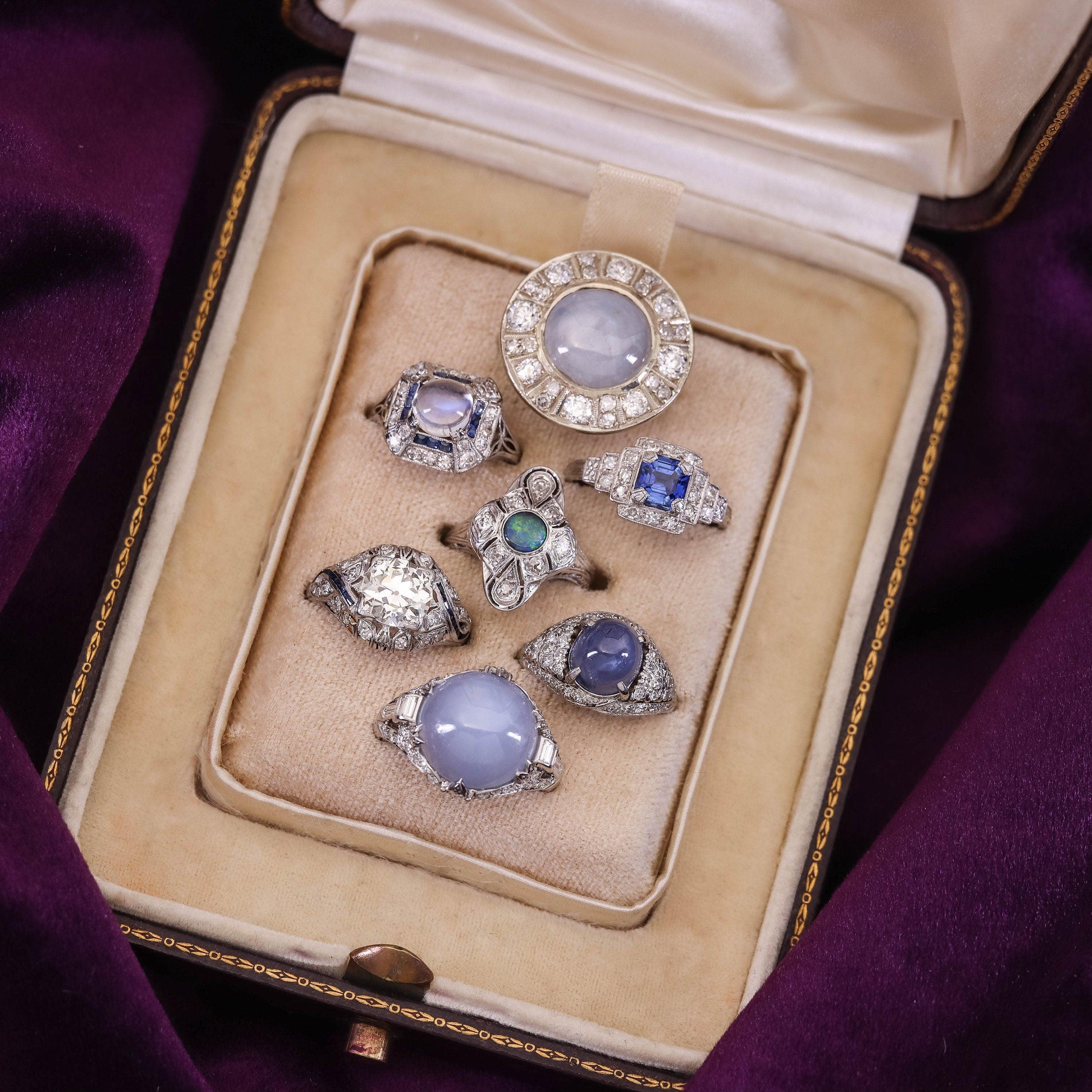 Vintage Natural Star Sapphire and Diamond Ring of Platinum For Sale 3