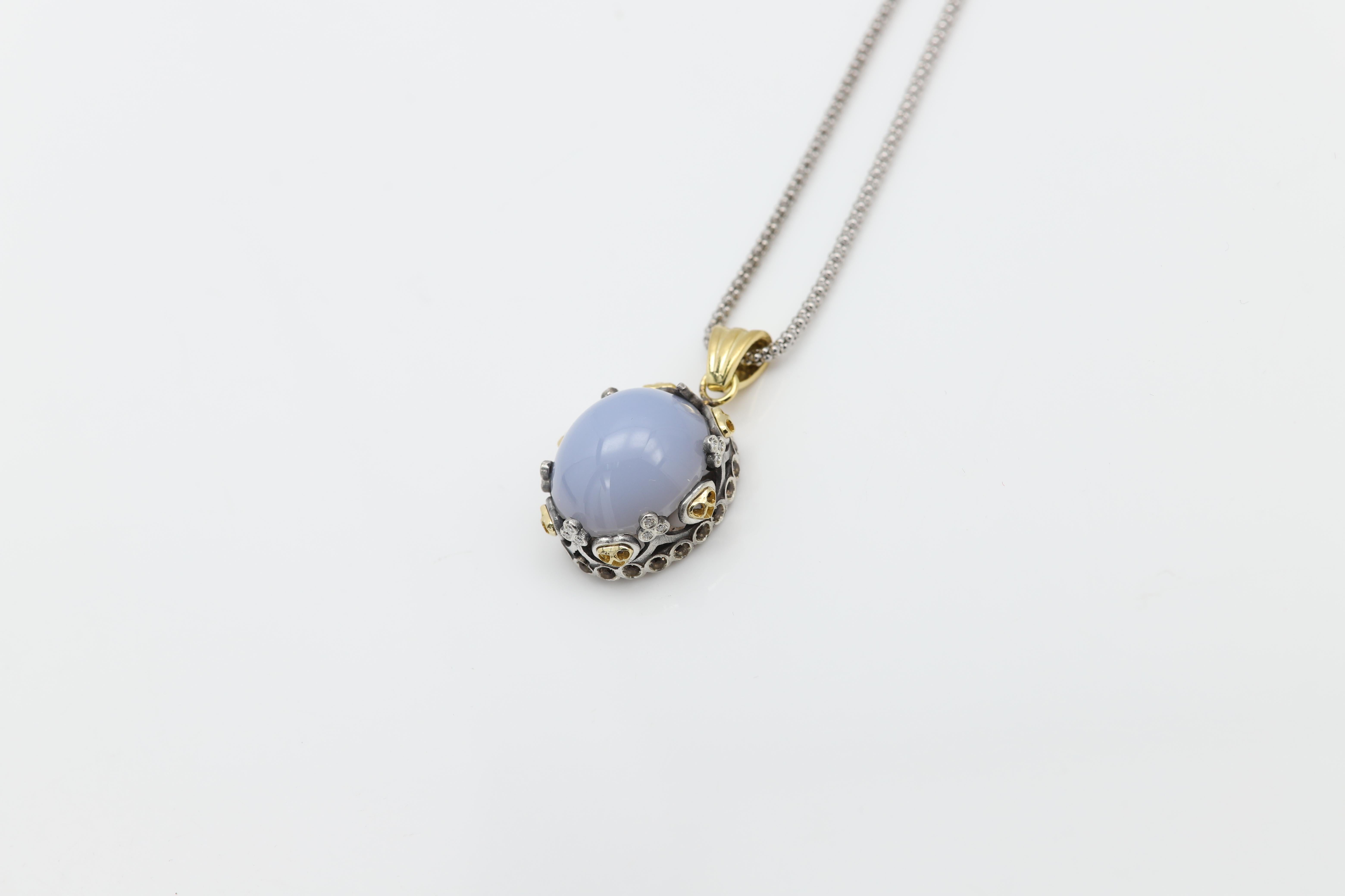 Vintage Natural Stone Pendant Chalcedony sterling silver & 18 Karat Gold For Sale 5