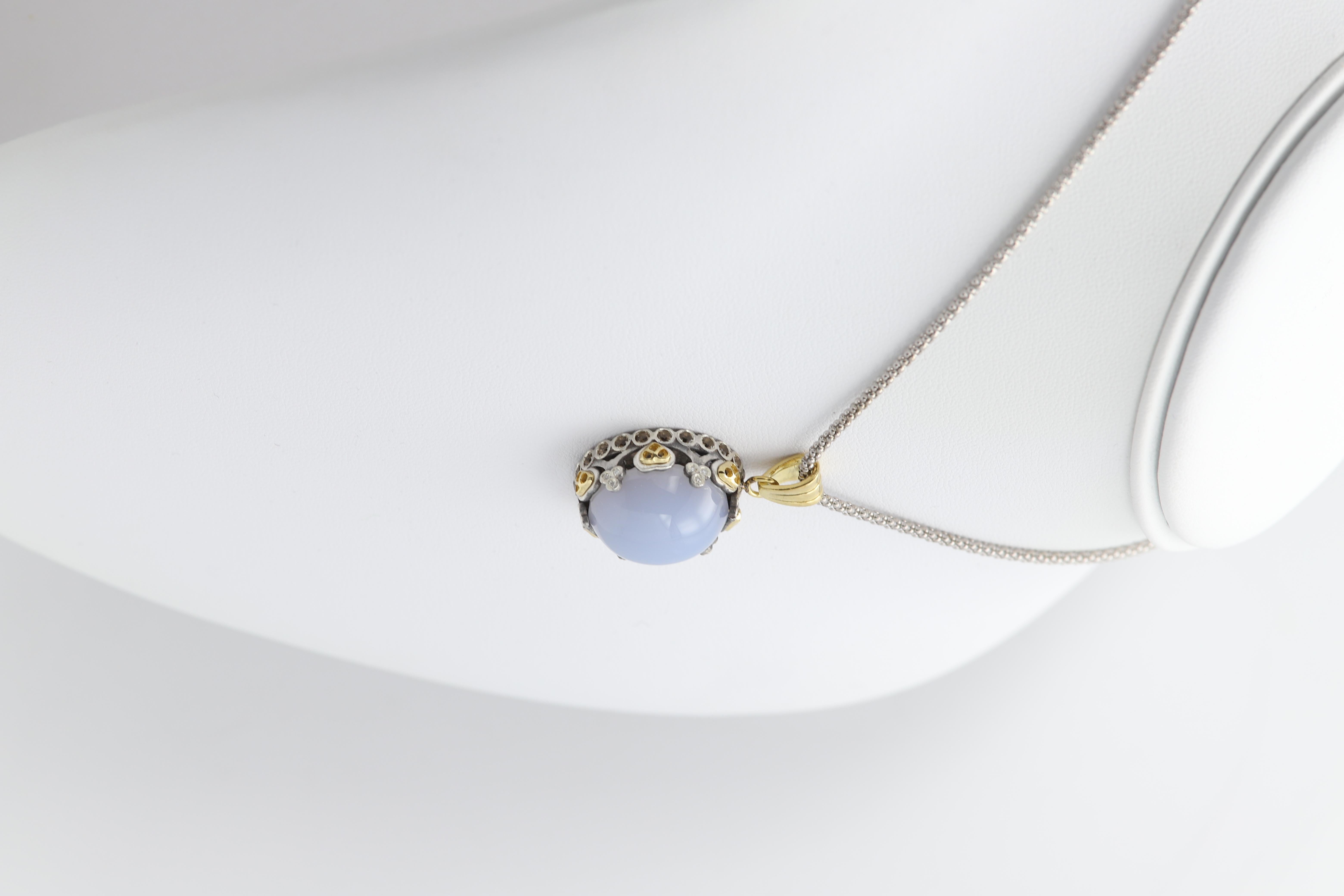 Women's Vintage Natural Stone Pendant Chalcedony sterling silver & 18 Karat Gold For Sale