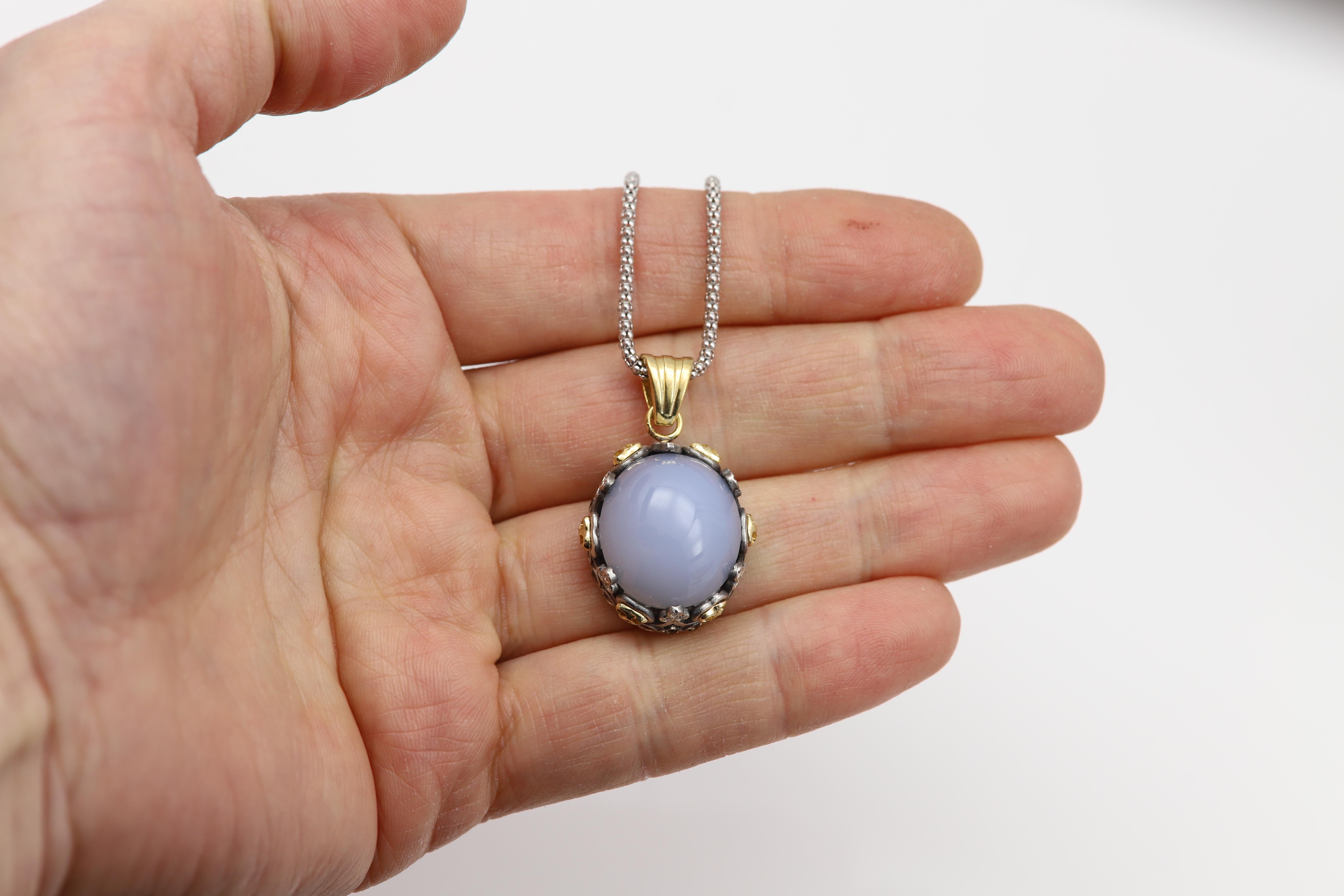 Vintage Natural Stone Pendant Chalcedony sterling silver & 18 Karat Gold For Sale 2