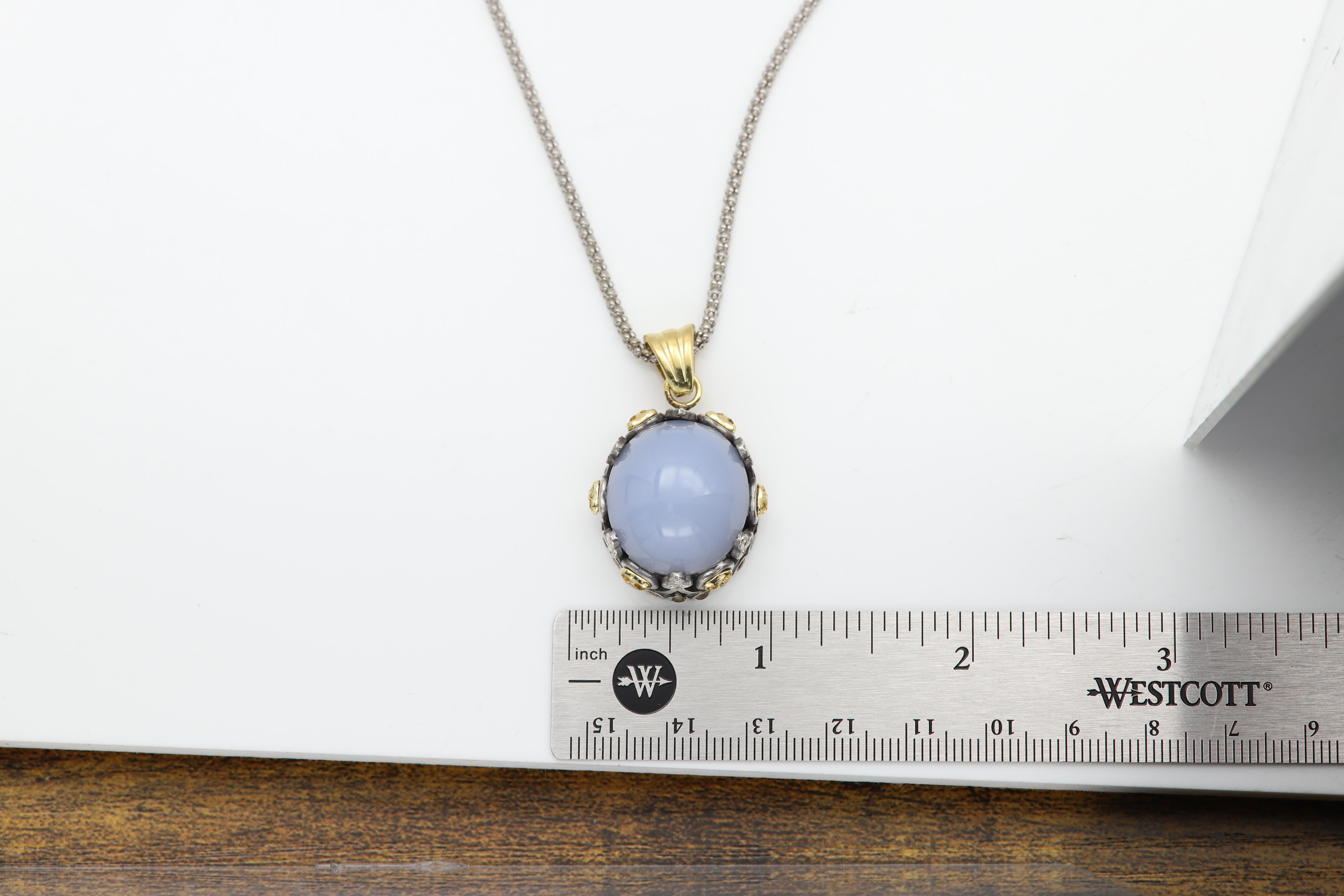 Vintage Natural Stone Pendant Chalcedony sterling silver & 18 Karat Gold For Sale 4