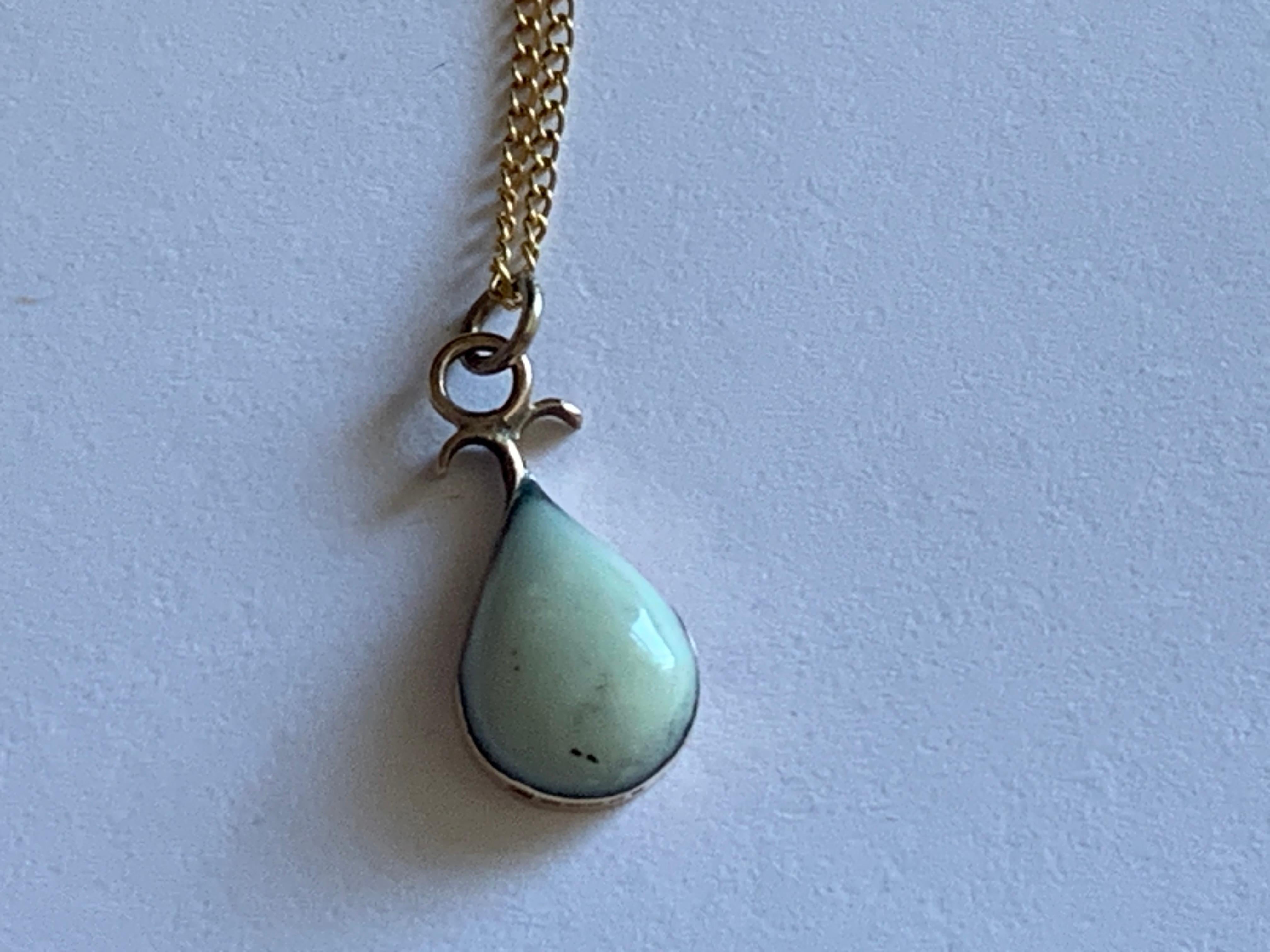 Monté en or 9ct  Pendentif en pierre naturelle avec fleur piégée en vente 6