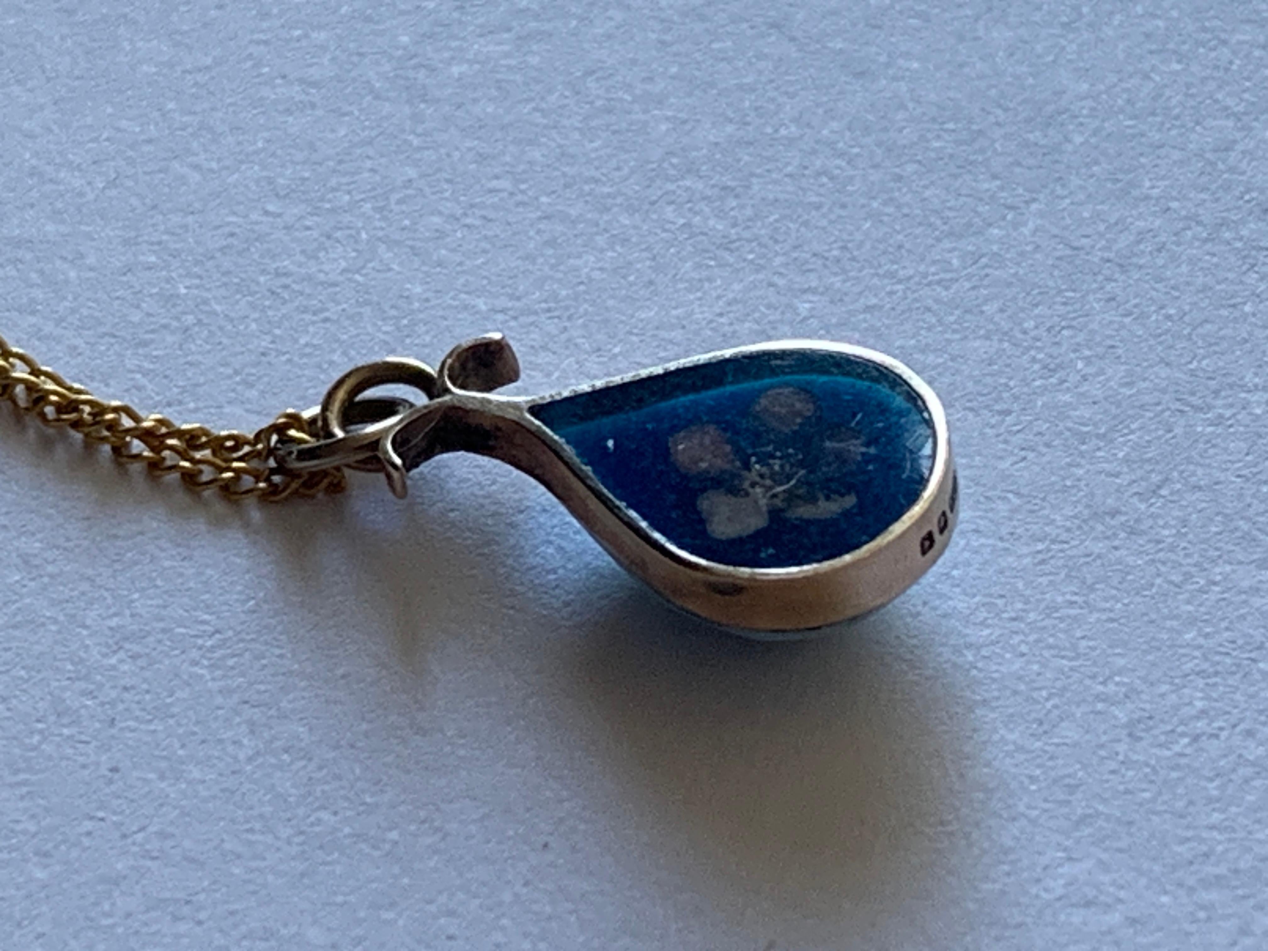 Monté en or 9ct  Pendentif en pierre naturelle avec fleur piégée en vente 8