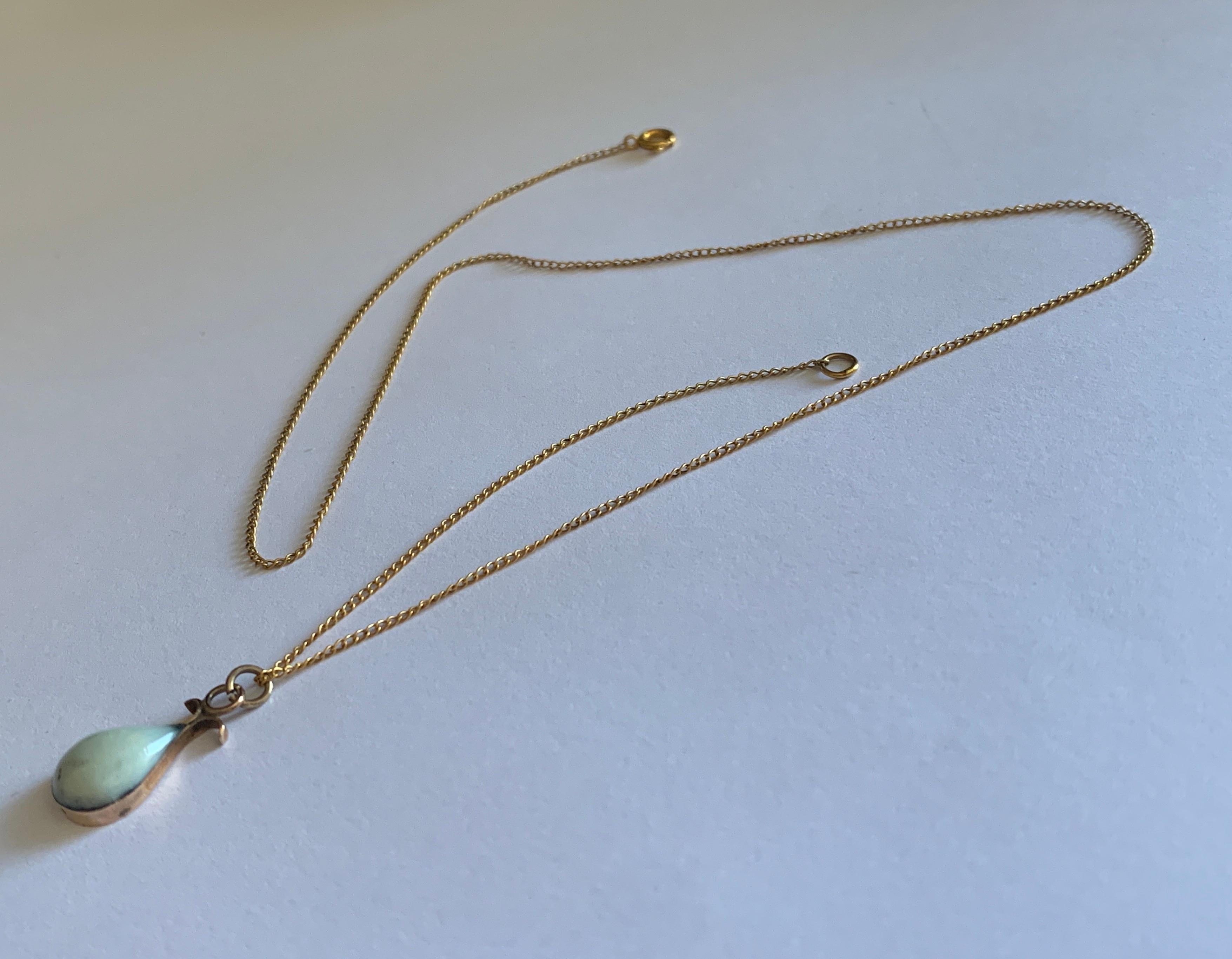 Monté en or 9ct  Pendentif en pierre naturelle avec fleur piégée en vente 1