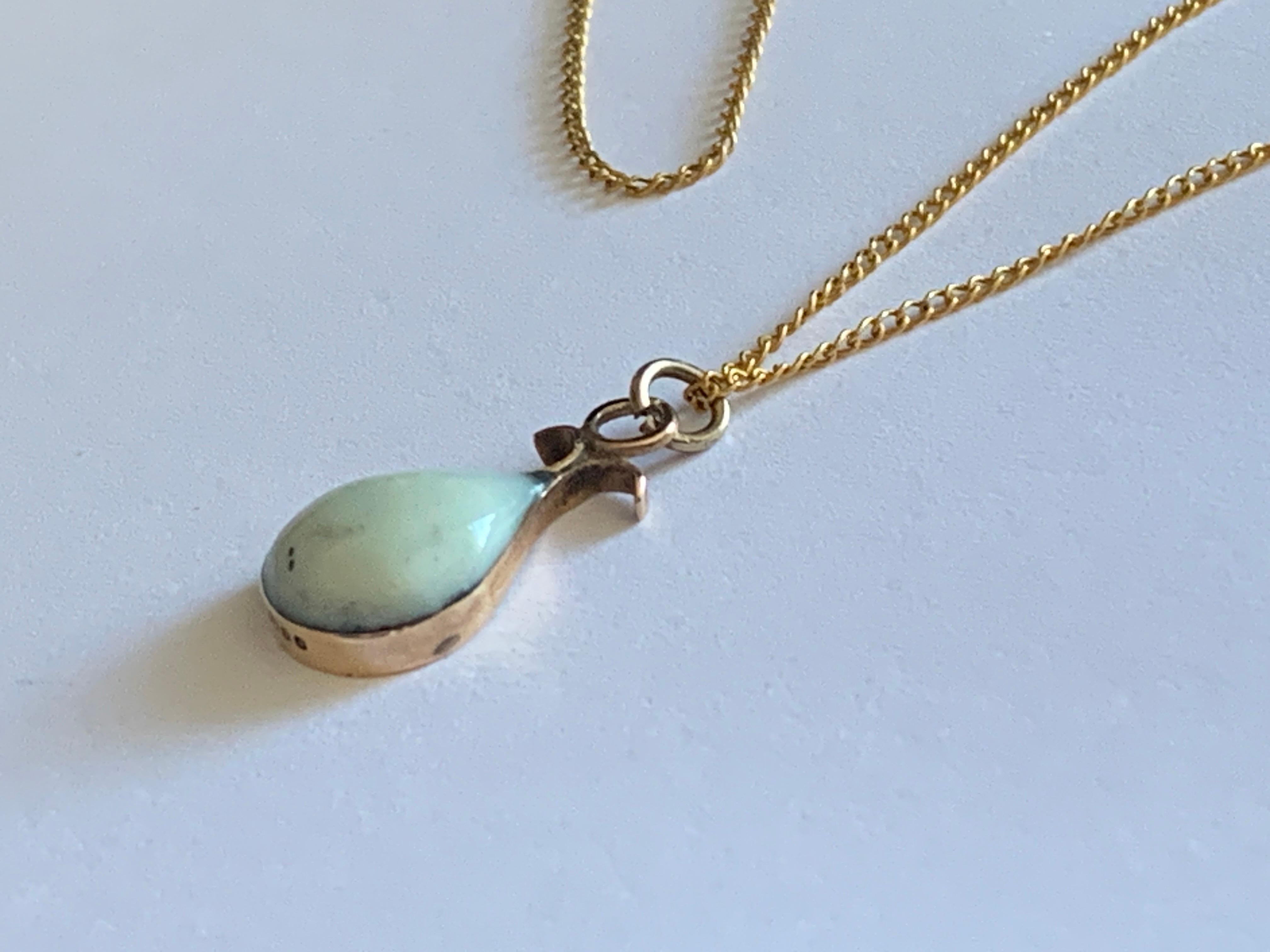 Monté en or 9ct  Pendentif en pierre naturelle avec fleur piégée en vente 2