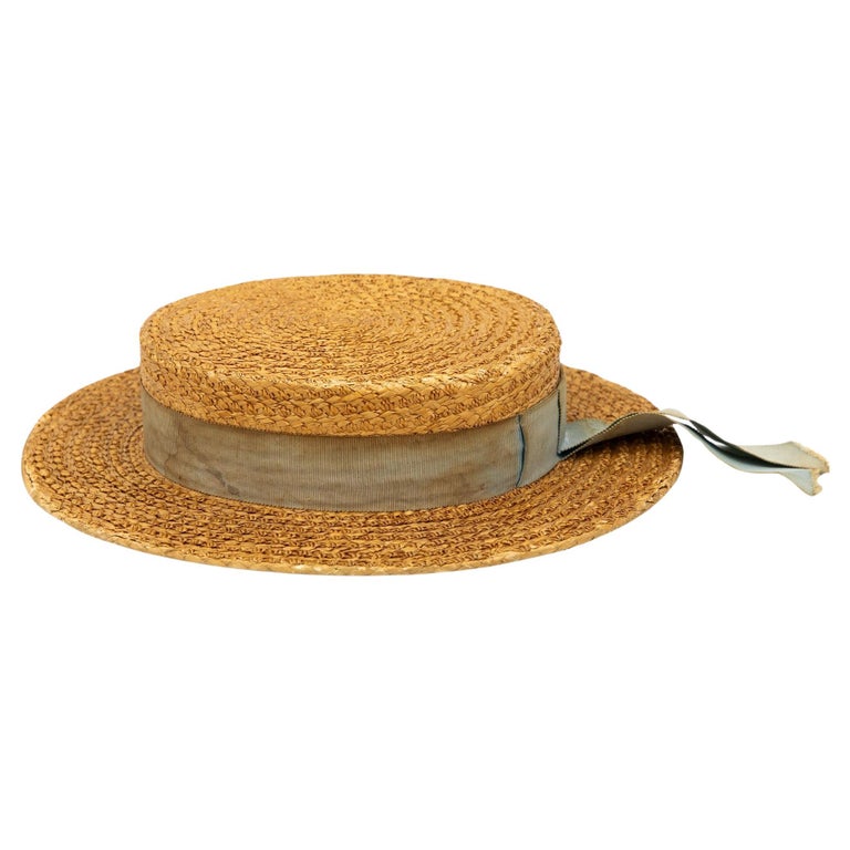 Customiser un chapeau de paille avec des fleurs séchées Customiser un chapeau de paille avec des fleurs séchées