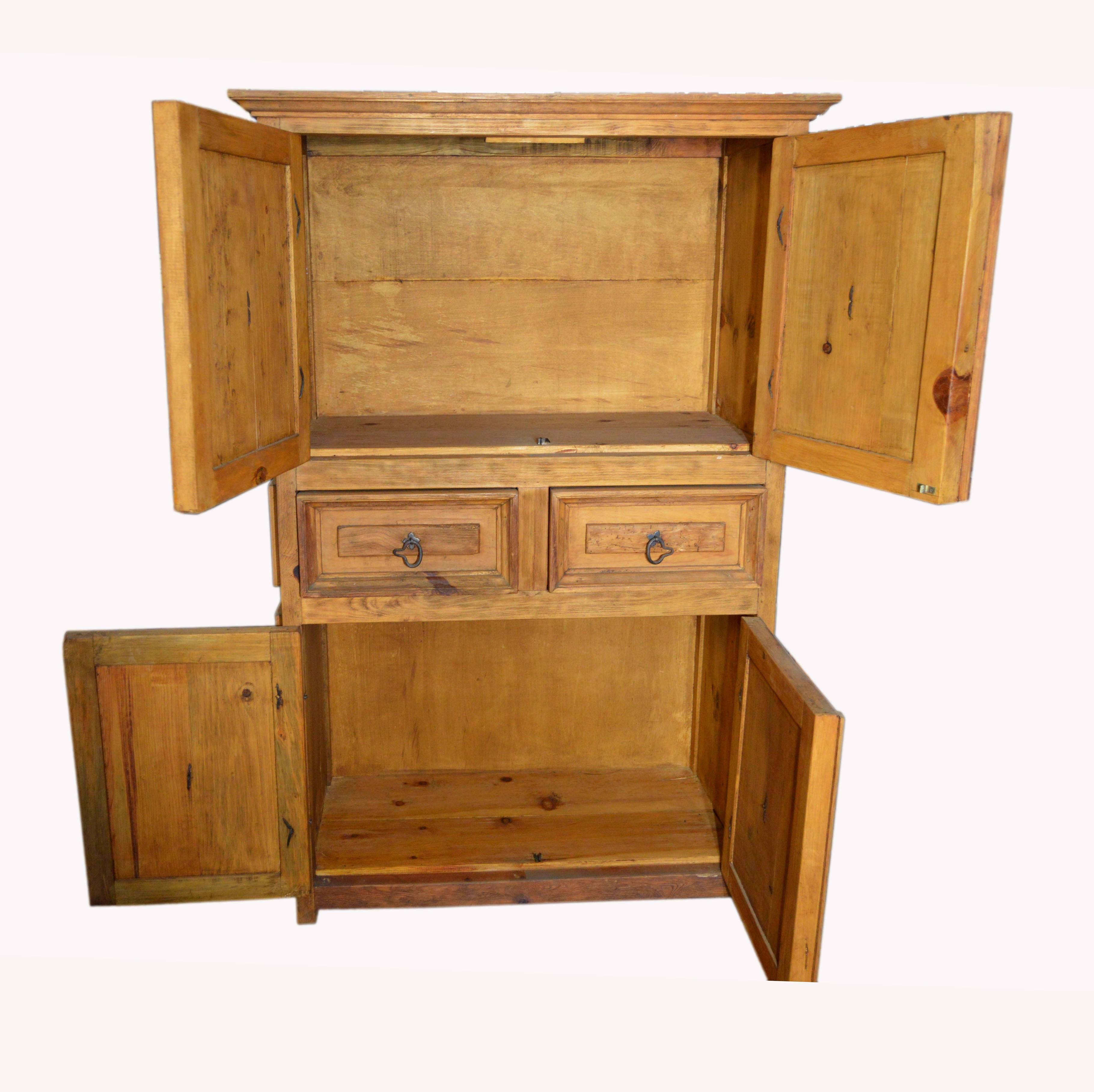 Indonesischer Vintage-Schrank aus Naturholz (20. Jahrhundert) im Angebot