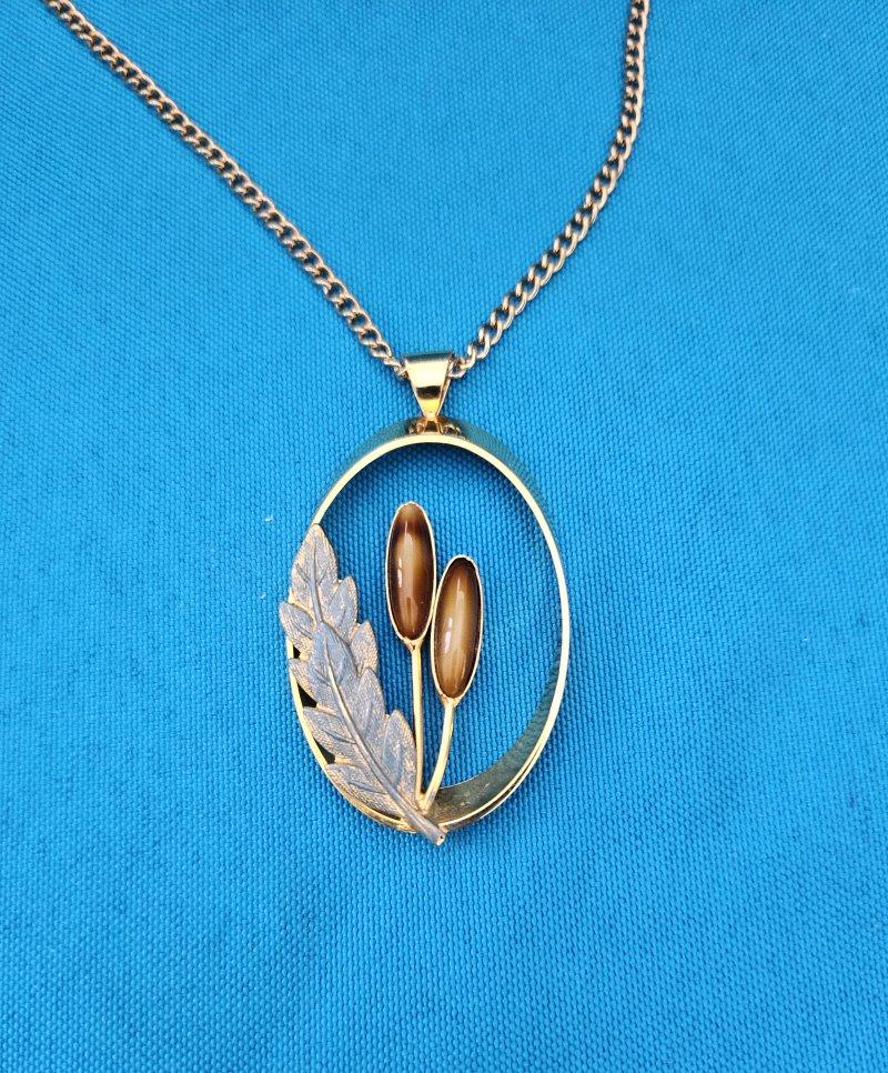 Collana vintage a tema Nature, ciondolo ovale aperto su catena lunga in vendita 4