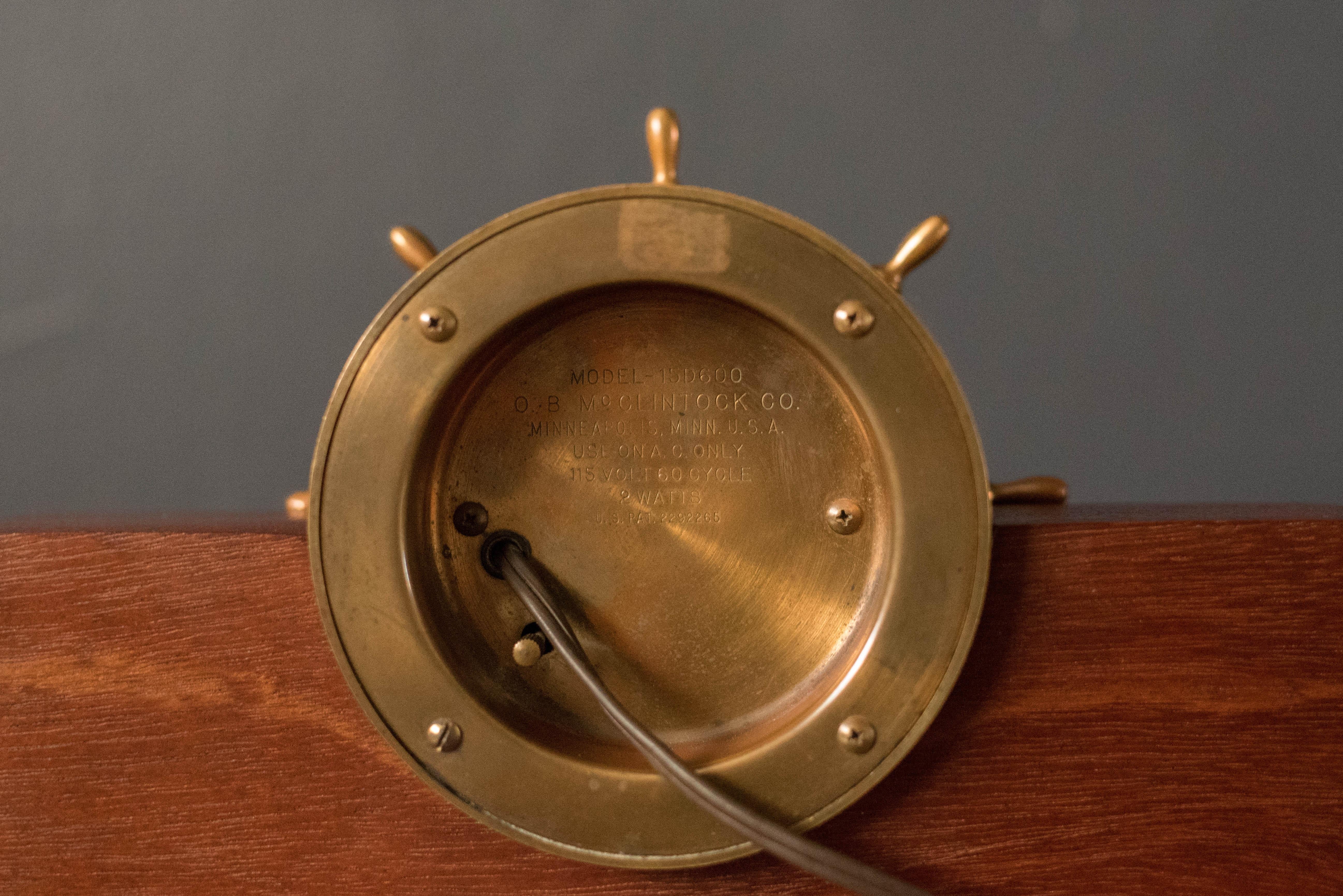 Vintage Nautical Brass and Mahogany Ship Wheel Mantel Clock In Good Condition In San Jose, CA