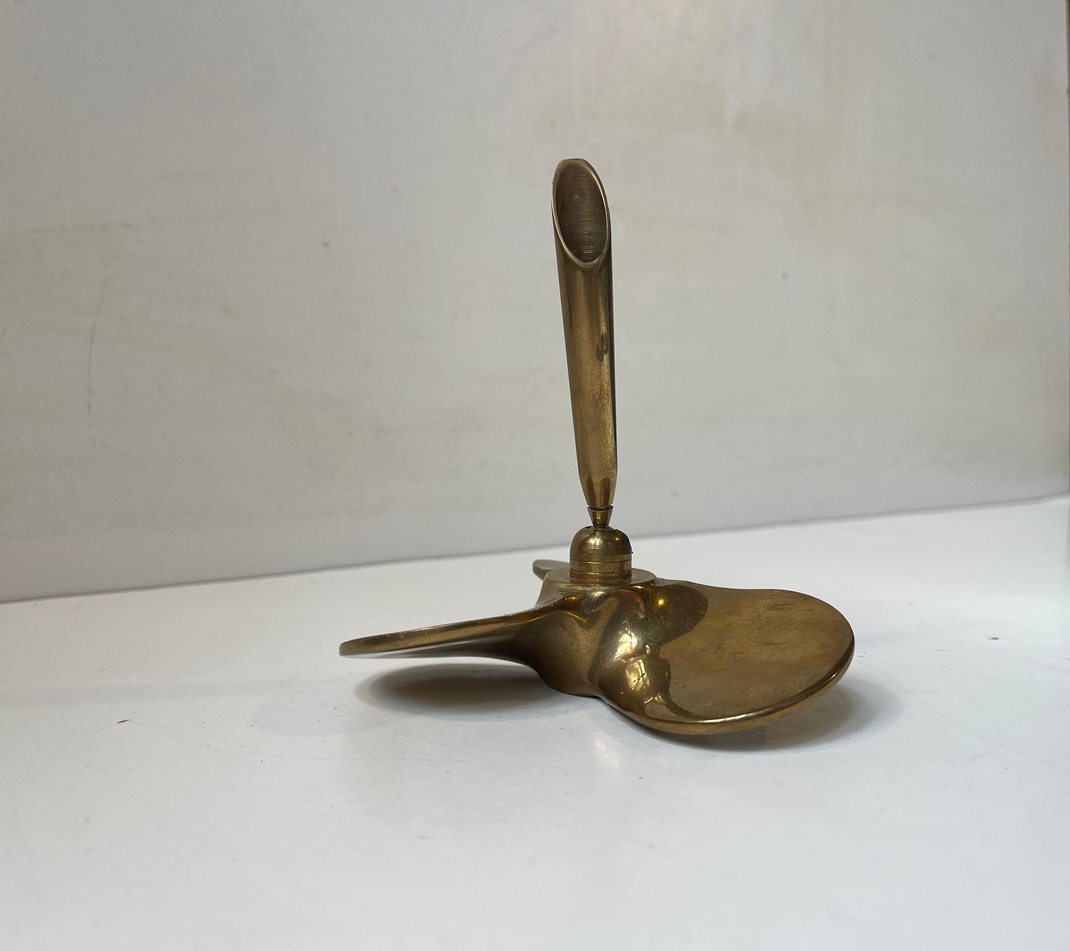 Nautische Propeller- Stifthalterung aus Messing, 1950er Jahre (Europäisch) im Angebot