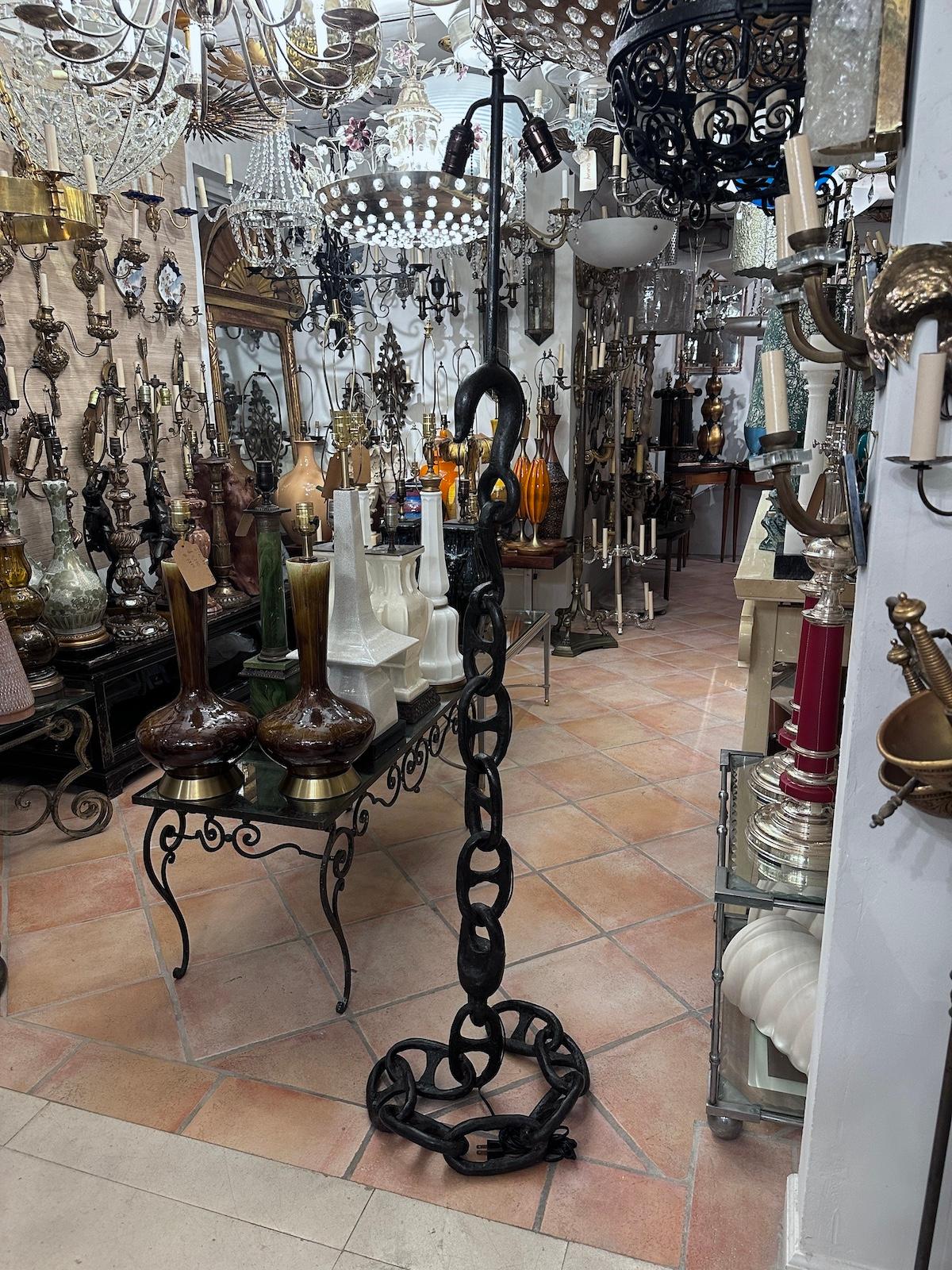 Lámpara de pie náutica vintage de hierro en Bueno estado para la venta en New York, NY
