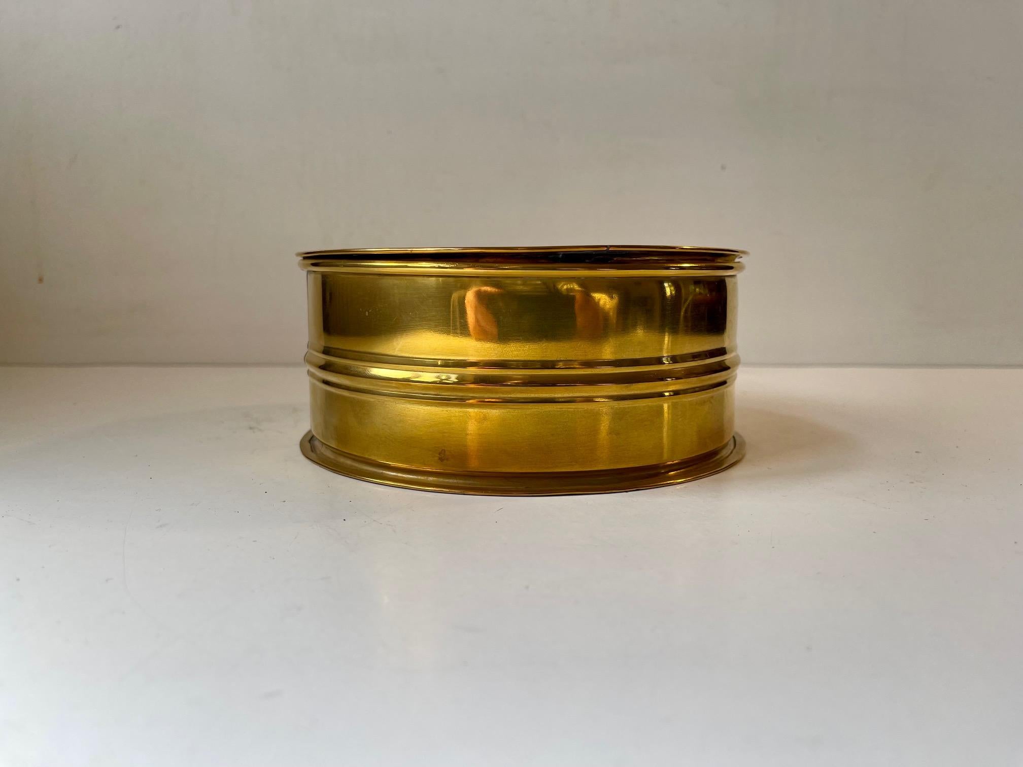 A stylish outdoor ashtray due to its size suitable for disposal of ash from cigars, pipes and cigarettes. The top removes easily for easy cleaning. It was made by Asta Nautical Equipment in Amsterdam circa 1980. Measurements: D: 16 cm, H: 7 cm.