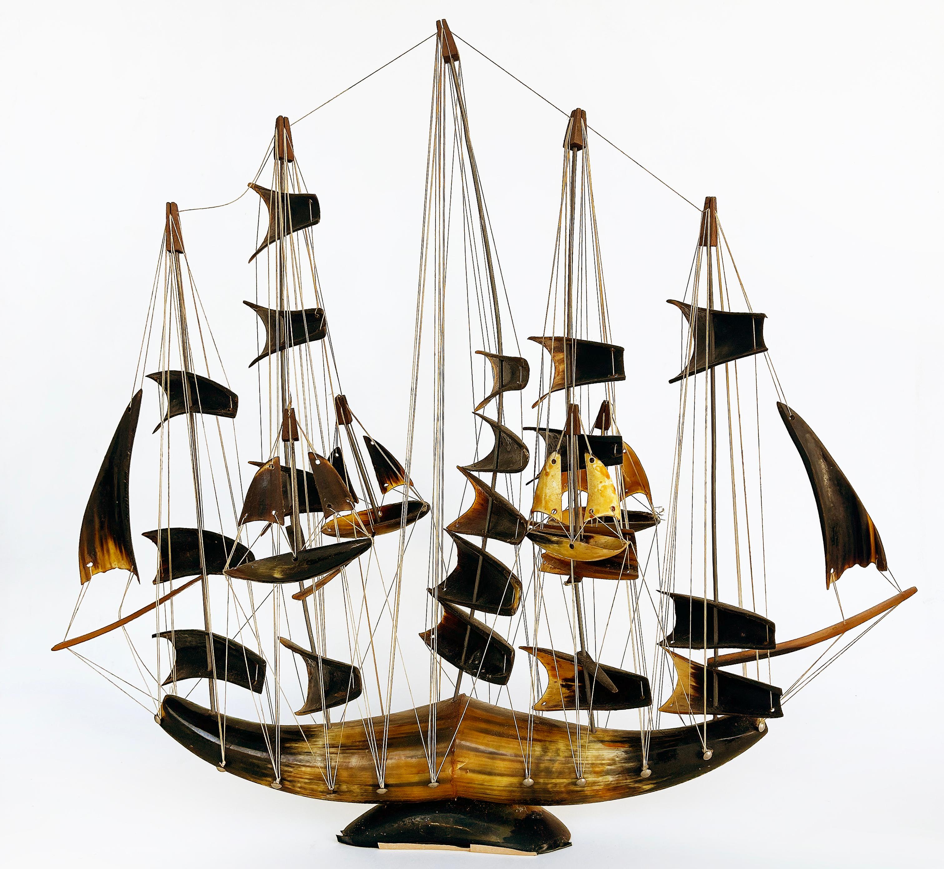 Scultura nautica d'epoca di nave a vela in Horn e corda in vendita 3