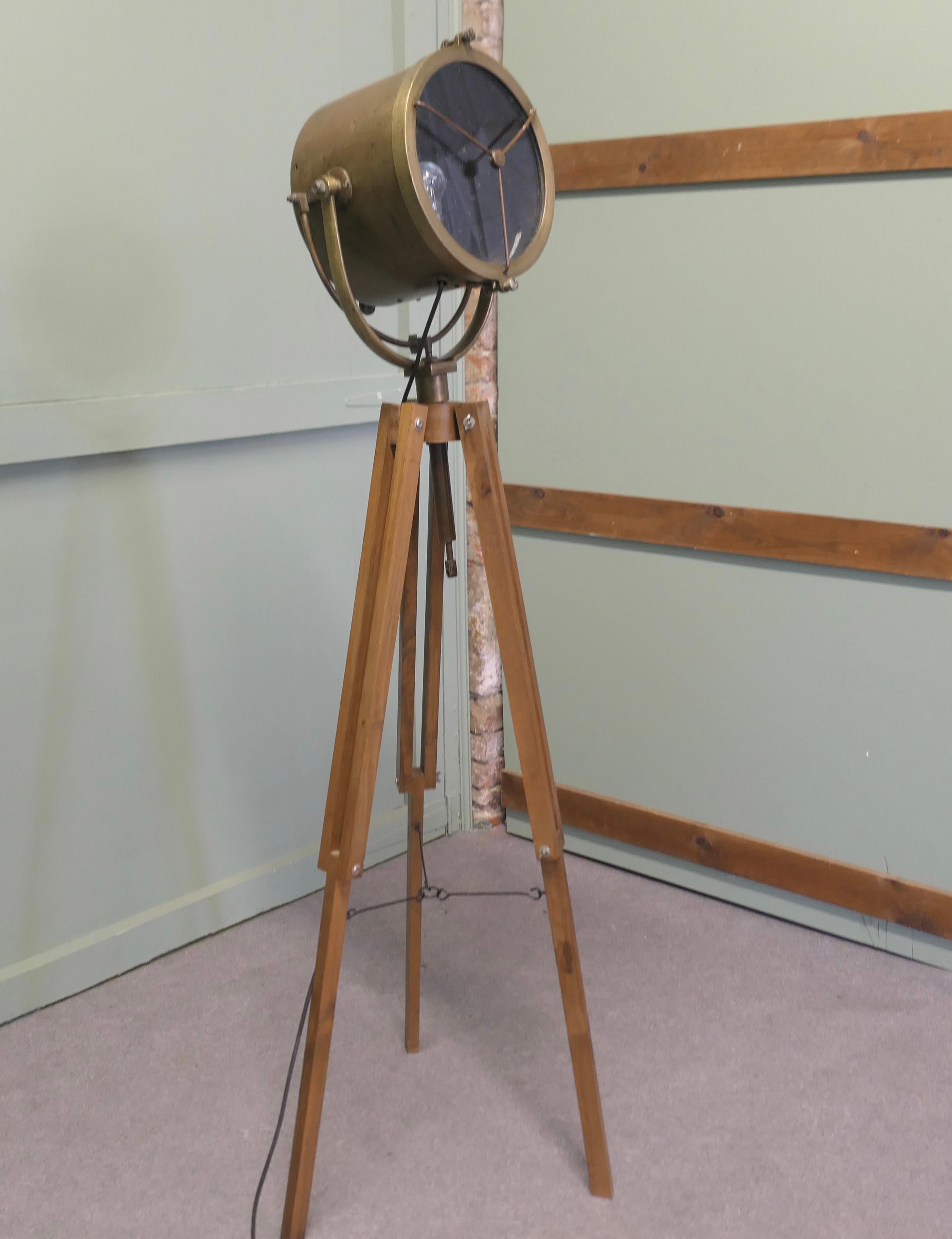 Vintage Nautical Search Lights or Floor lamp The Lamp is Large In Good Condition For Sale In Godshill, Isle of Wight