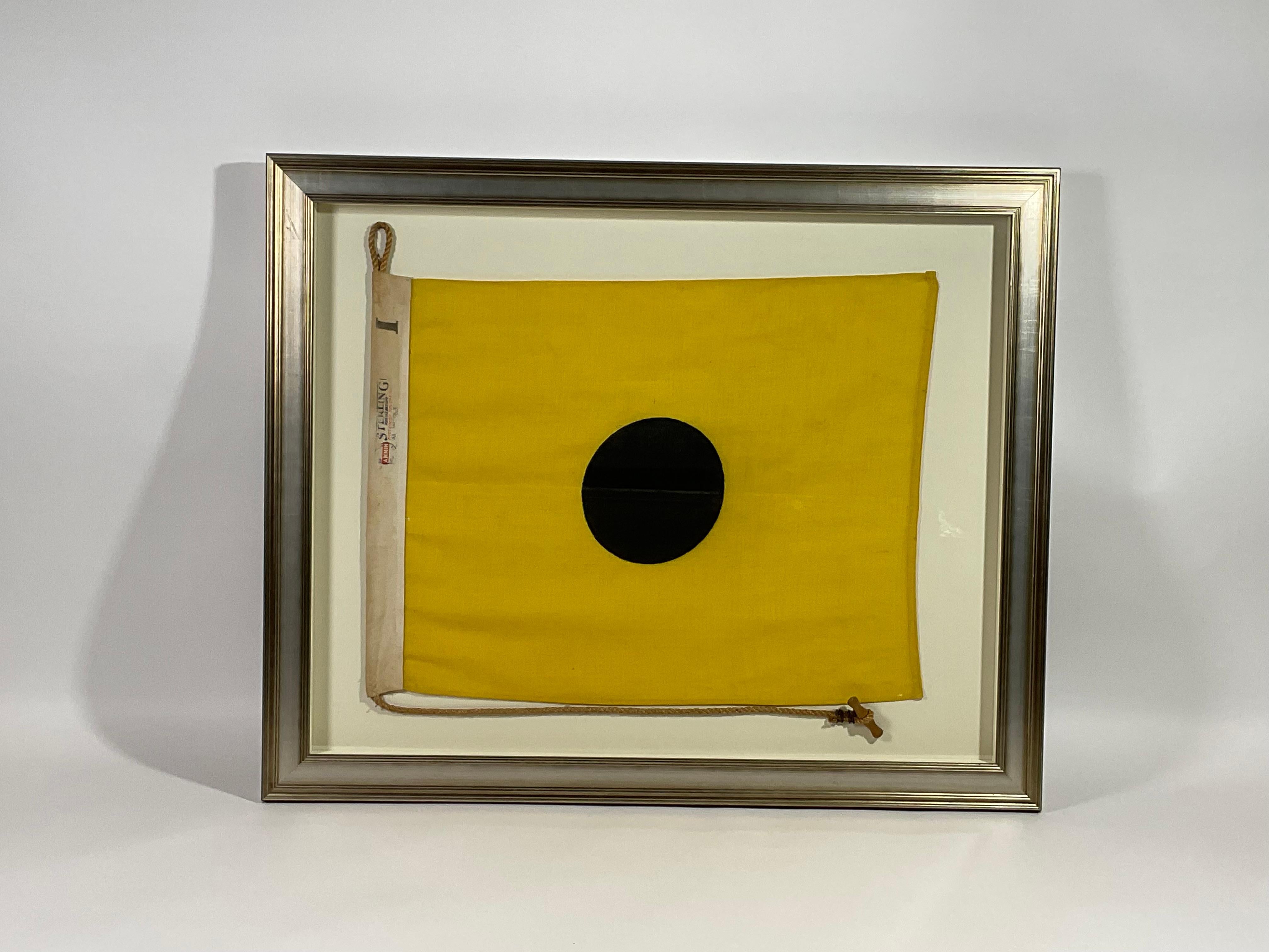 Nautische Signal-Flagge im Rahmen (Mitte des 20. Jahrhunderts) im Angebot