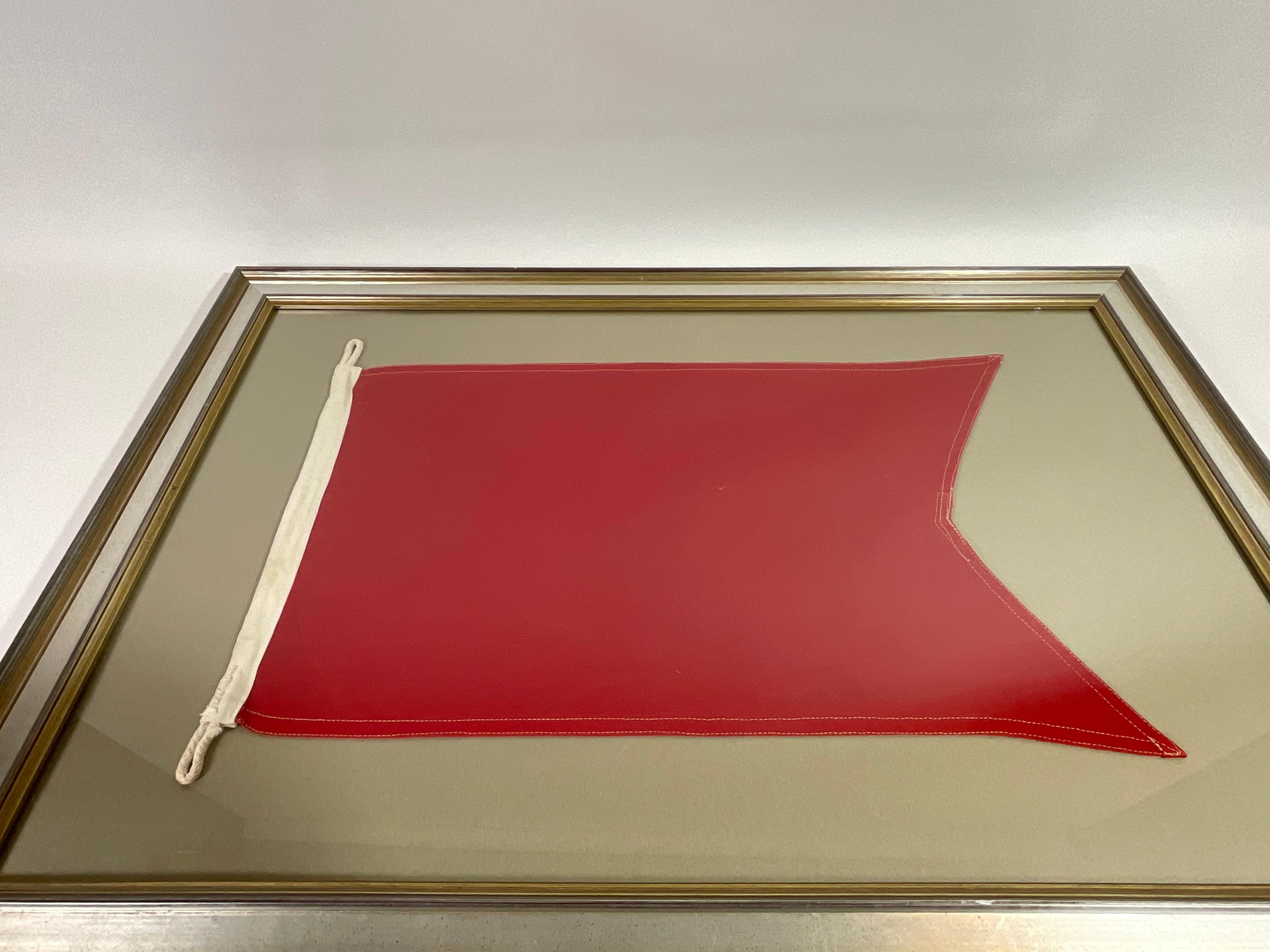 Drapeau de signalisation nautique vintage dans un cadre en vente 1