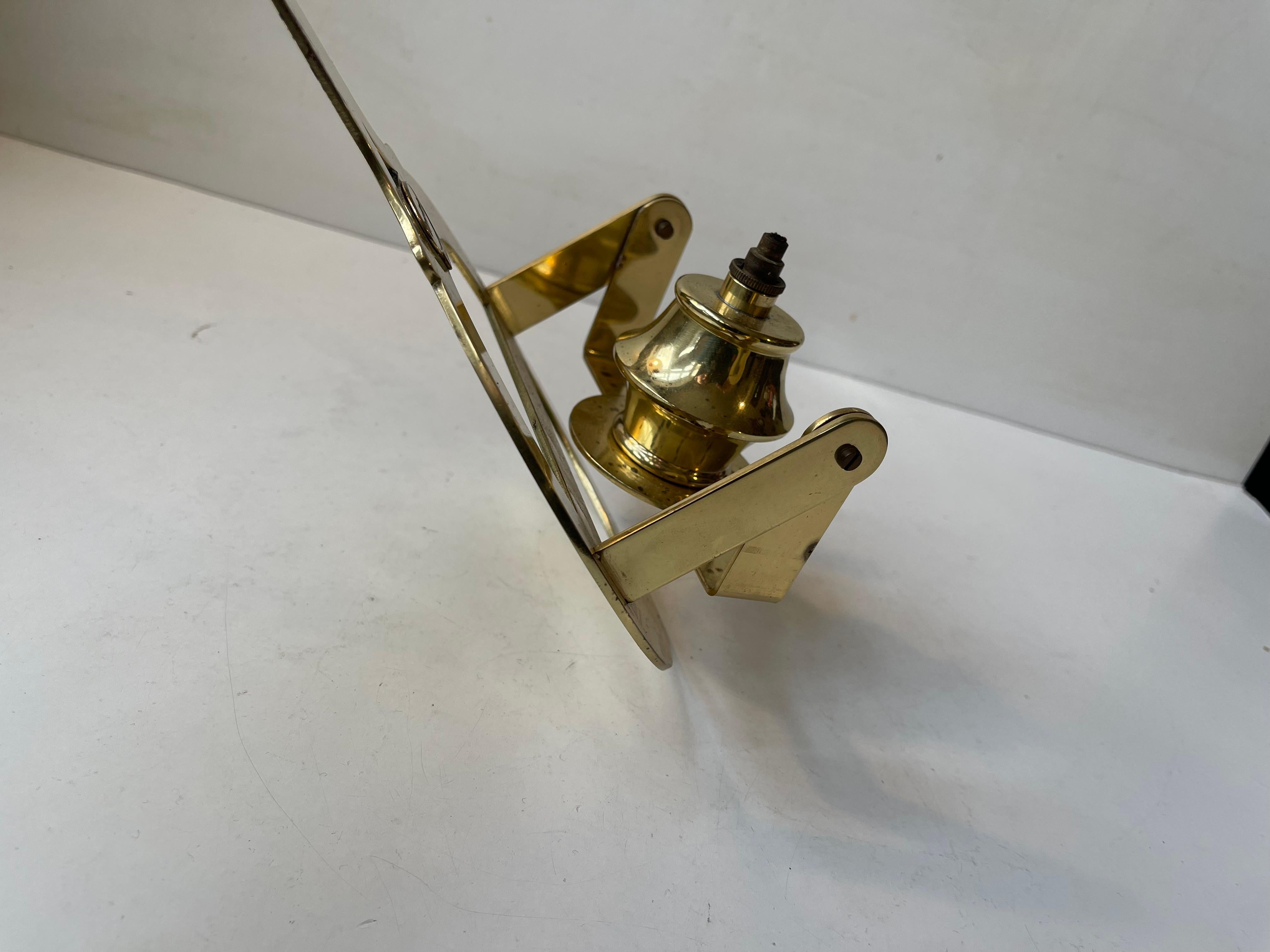 Nautische Wand Hung Öllampe aus Messing von G. V. Harnish, Dänemark, Vintage (Dänisch) im Angebot