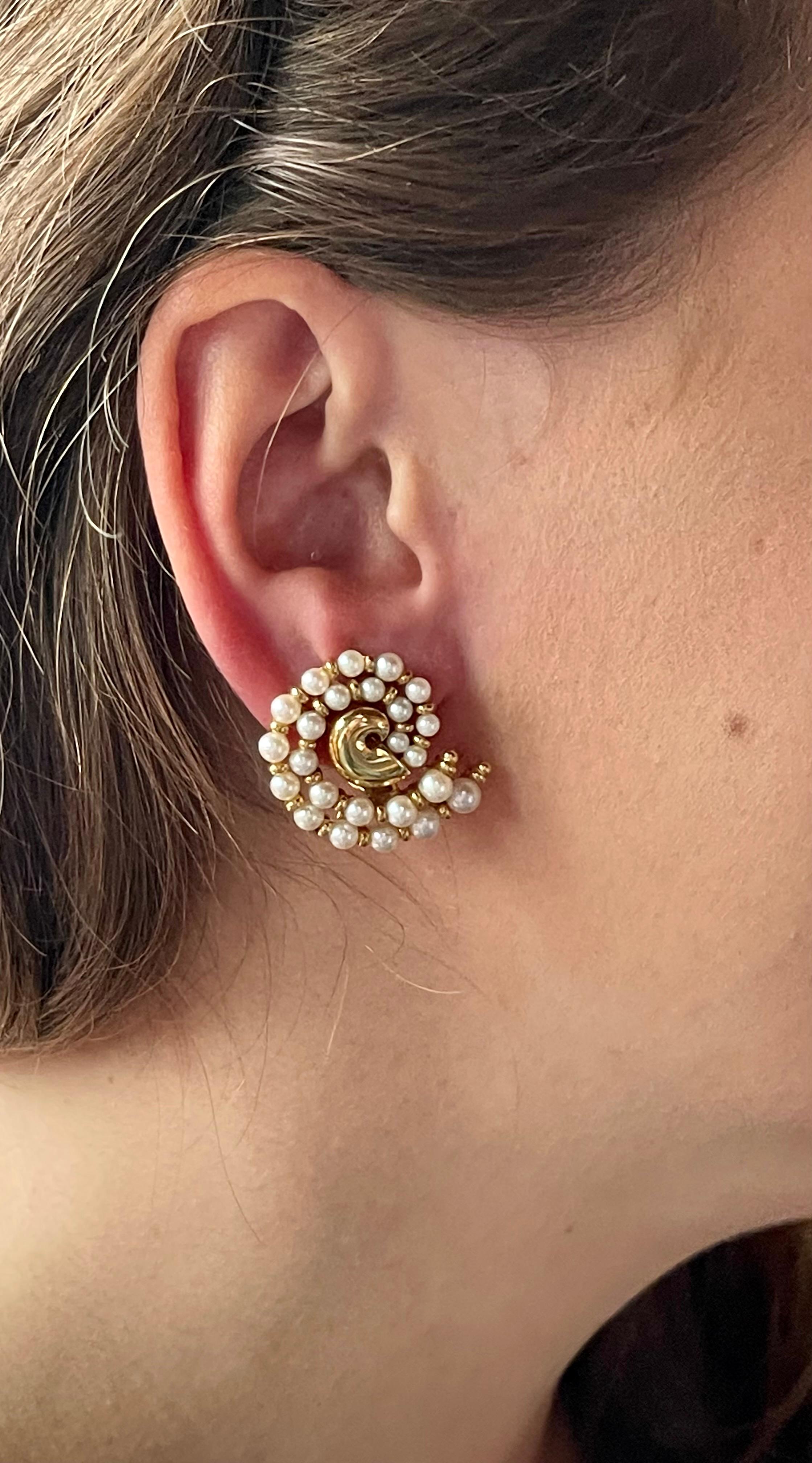 Round Cut Vintage Nautilus Shape 18 K Yellow Gold Cultured Pearl Earclips For Sale