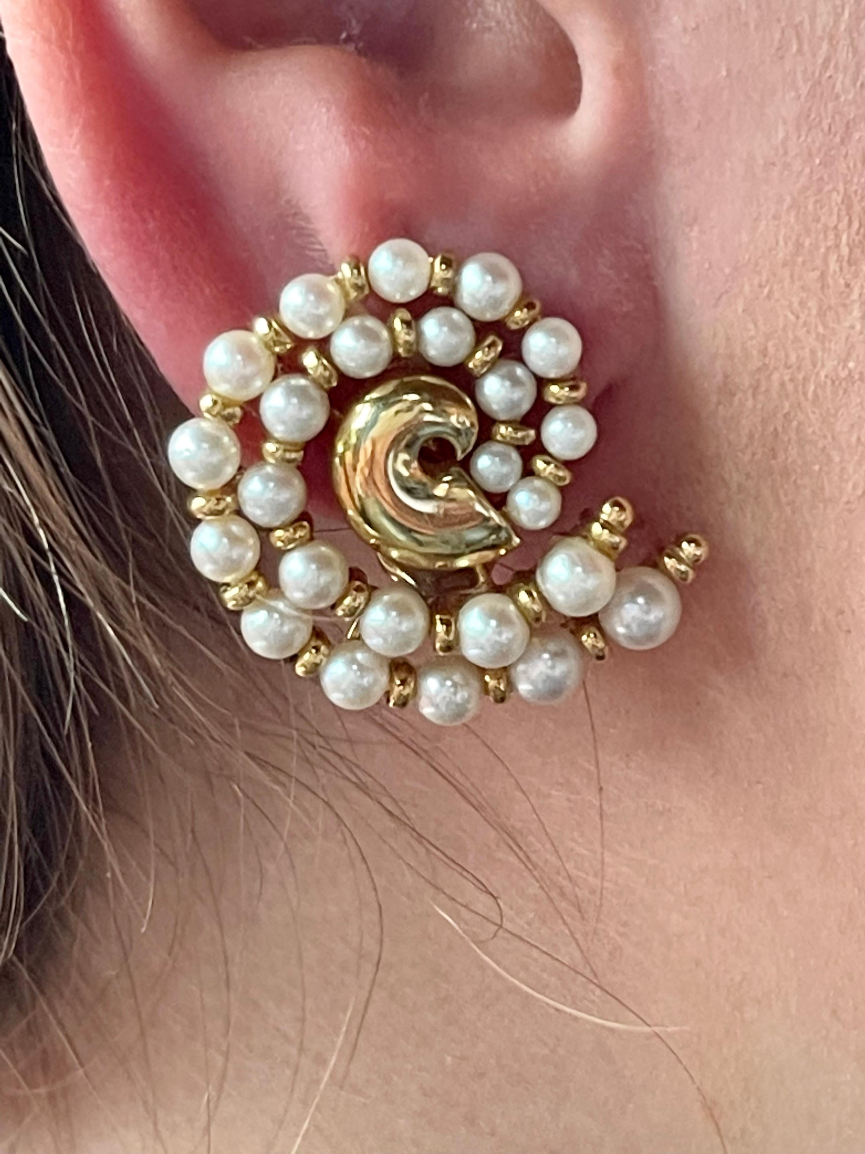 Women's or Men's Vintage Nautilus Shape 18 K Yellow Gold Cultured Pearl Earclips For Sale