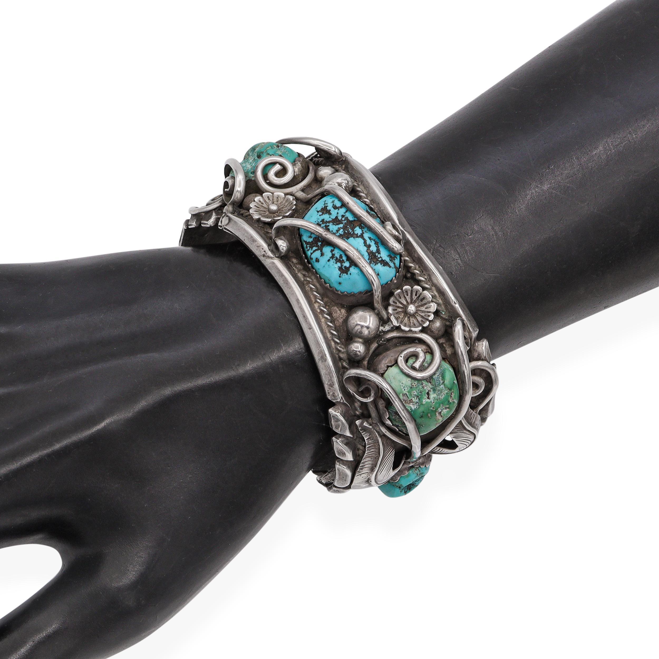 Taglio ovale Bracciale vintage in turchese a grappolo d'argento firmato da un artista Navajo in vendita