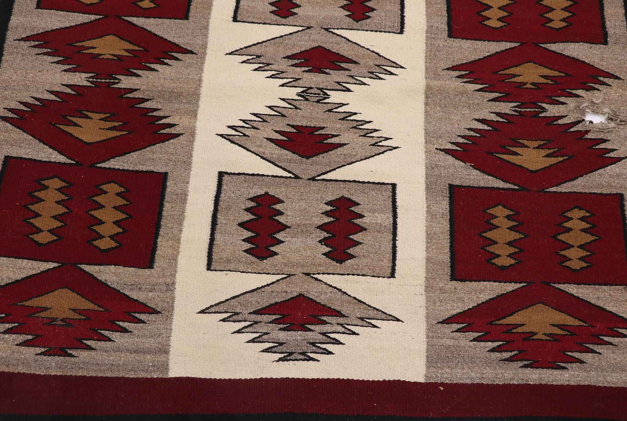 Vintage Navajo Blanket Rug In Good Condition For Sale In Dallas, TX