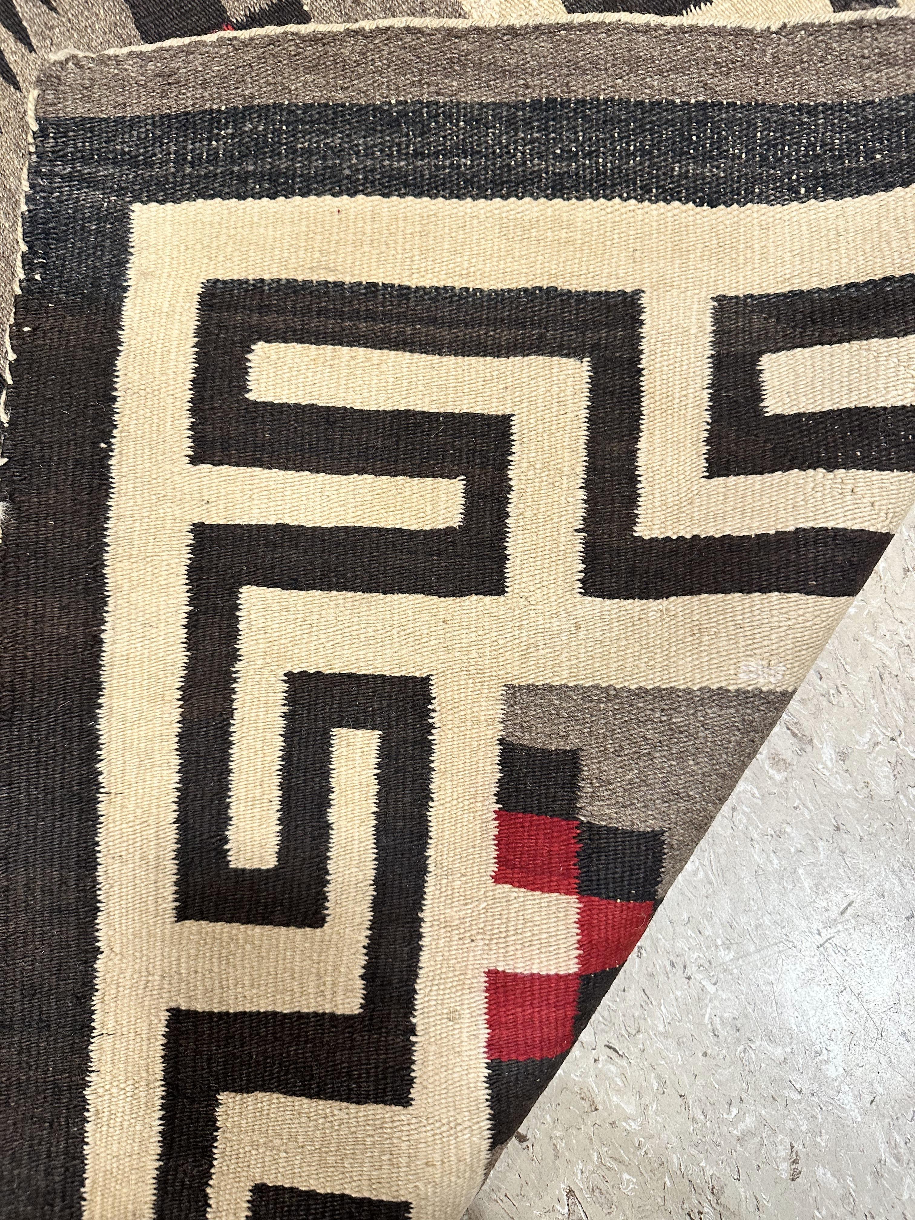 Tapis Navajo vintage, tapis oriental en laine fait à la main, rouge, noir, ivoire, audacieux en vente 1