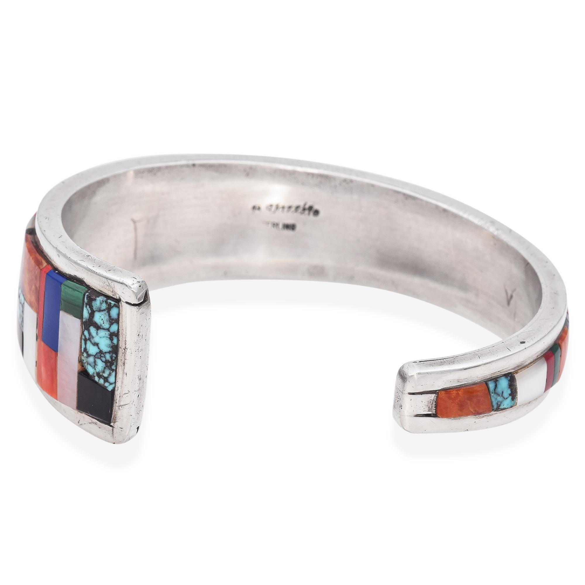 Bracciale d'epoca Navajo Harry B. Yazzie in argento sterling con intarsio di pietre multiple In condizioni buone in vendita a New York, NY