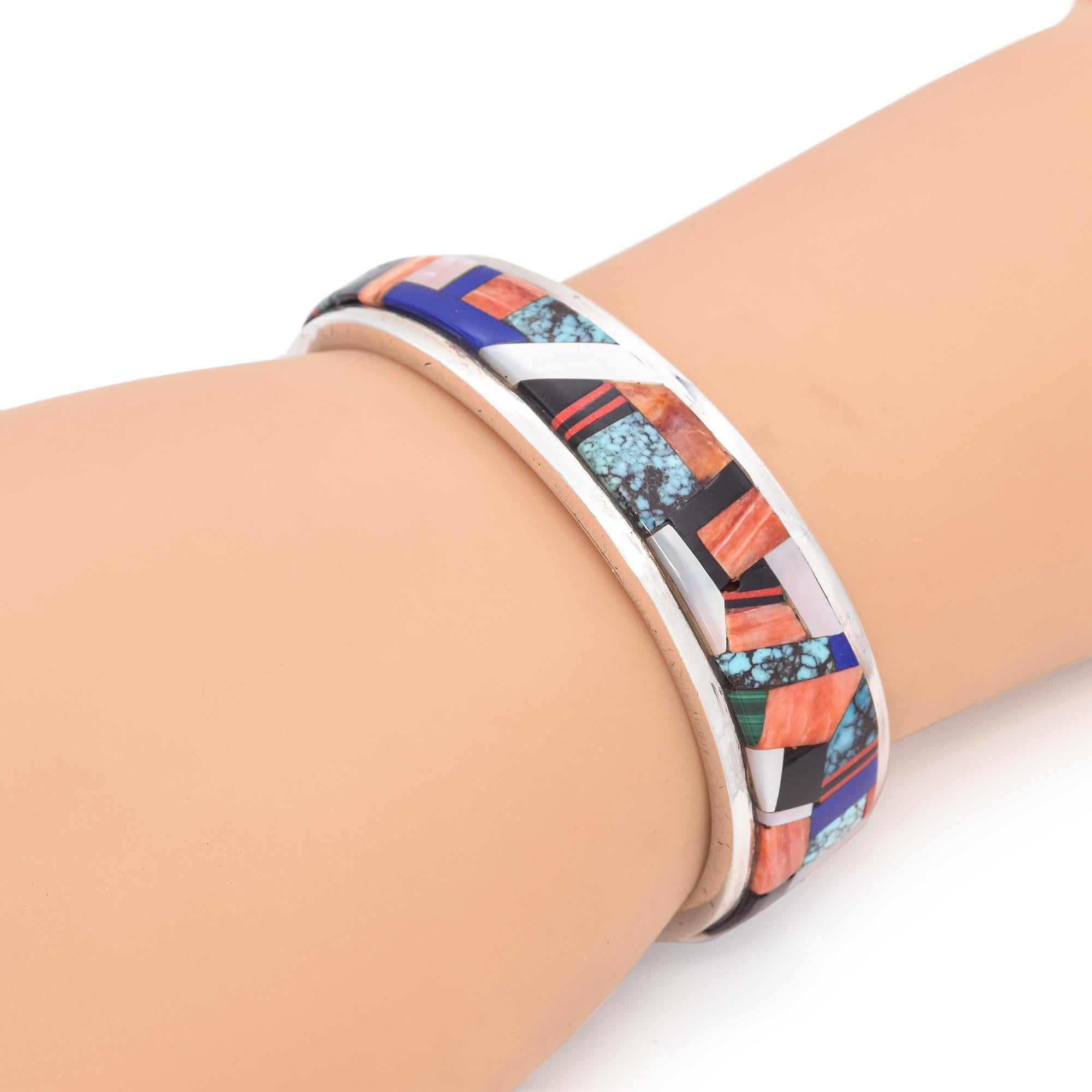 Bracciale d'epoca Navajo Harry B. Yazzie in argento sterling con intarsio di pietre multiple in vendita 2