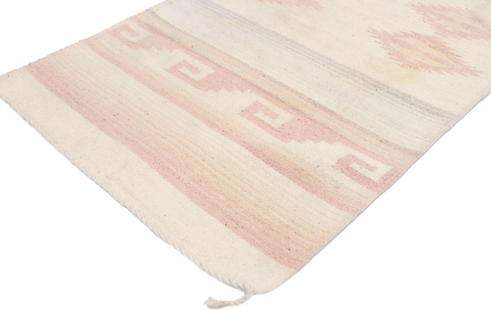 77772 Vintage Navajo Kilim rug with Southwestern Bohemian Style 02'05 x 04'11. Plein d'histoire avec des contes tissés et une beauté sans effort, ce tapis kilim Navajo vintage en laine tissé à la main incarne magnifiquement un style tribal bohème du