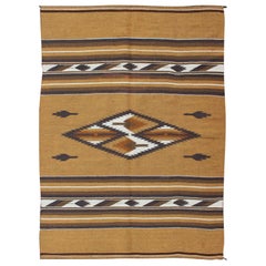 Kilim Navajo vintage au design tribal dans des tons terreux