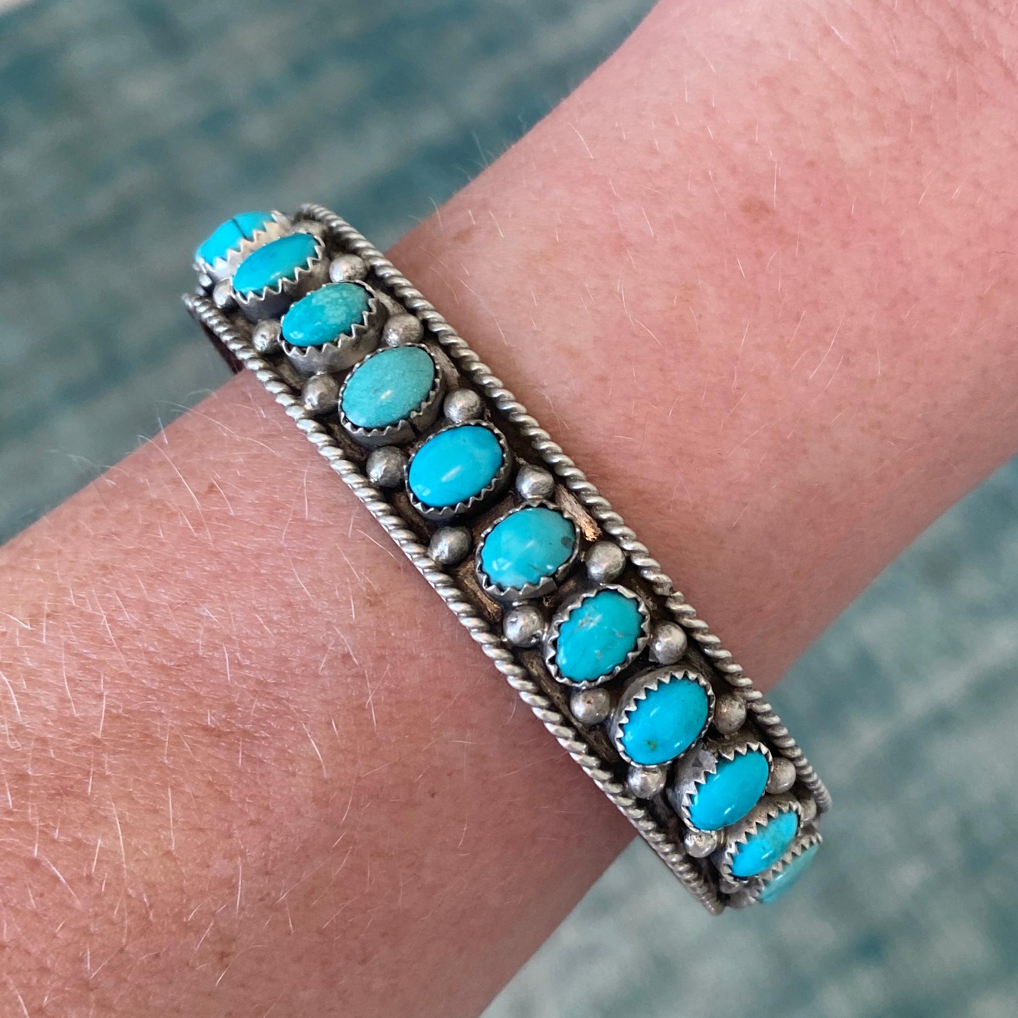 Native American Vintage Navajo Kingman Bright Blue Green Oval Turquoise Sterling Bracelet Cuff