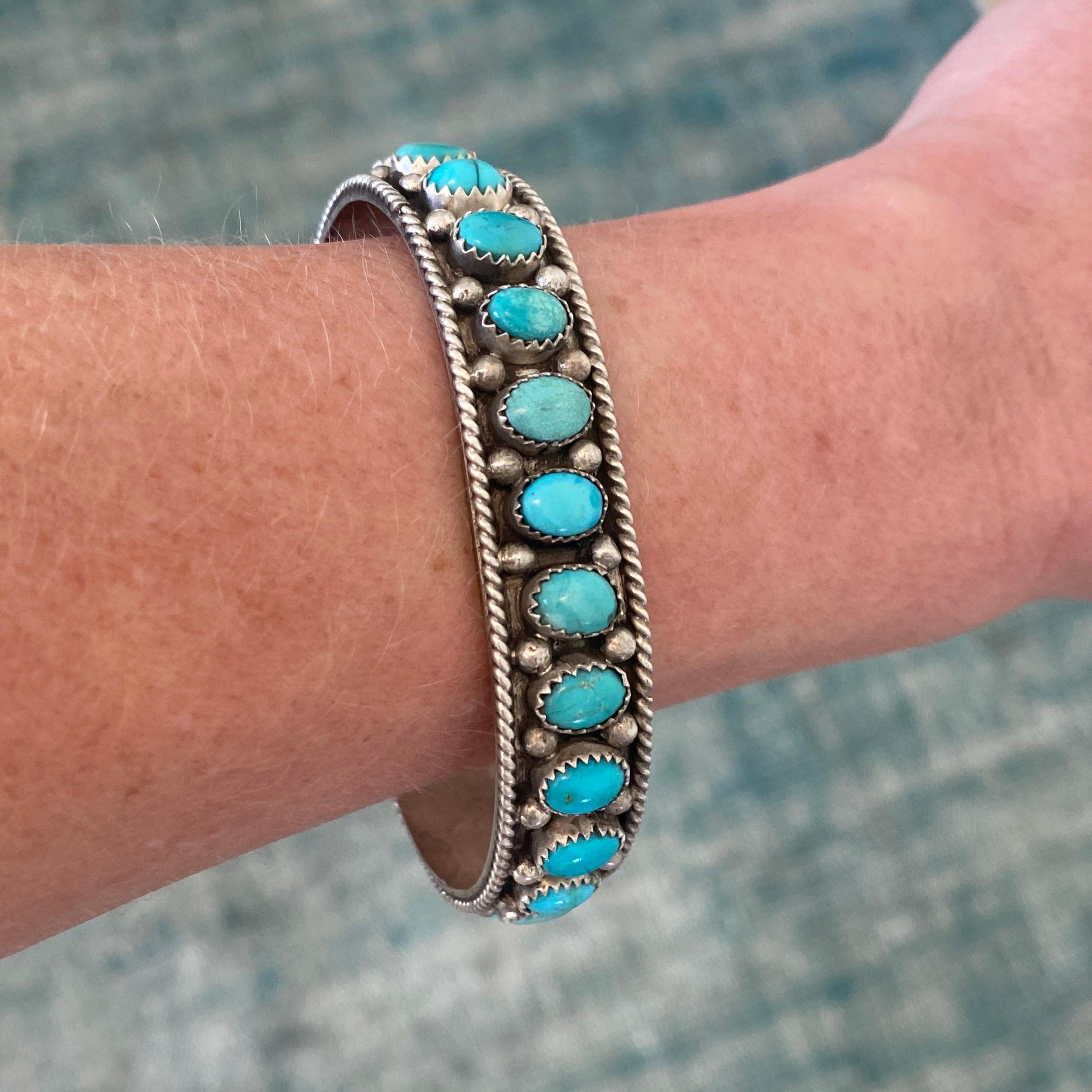Navajo Kingman leuchtend blau-grüne ovale Türkis-Sterling-Armspange (Indigene Kunst (Nord-/Südamerika))