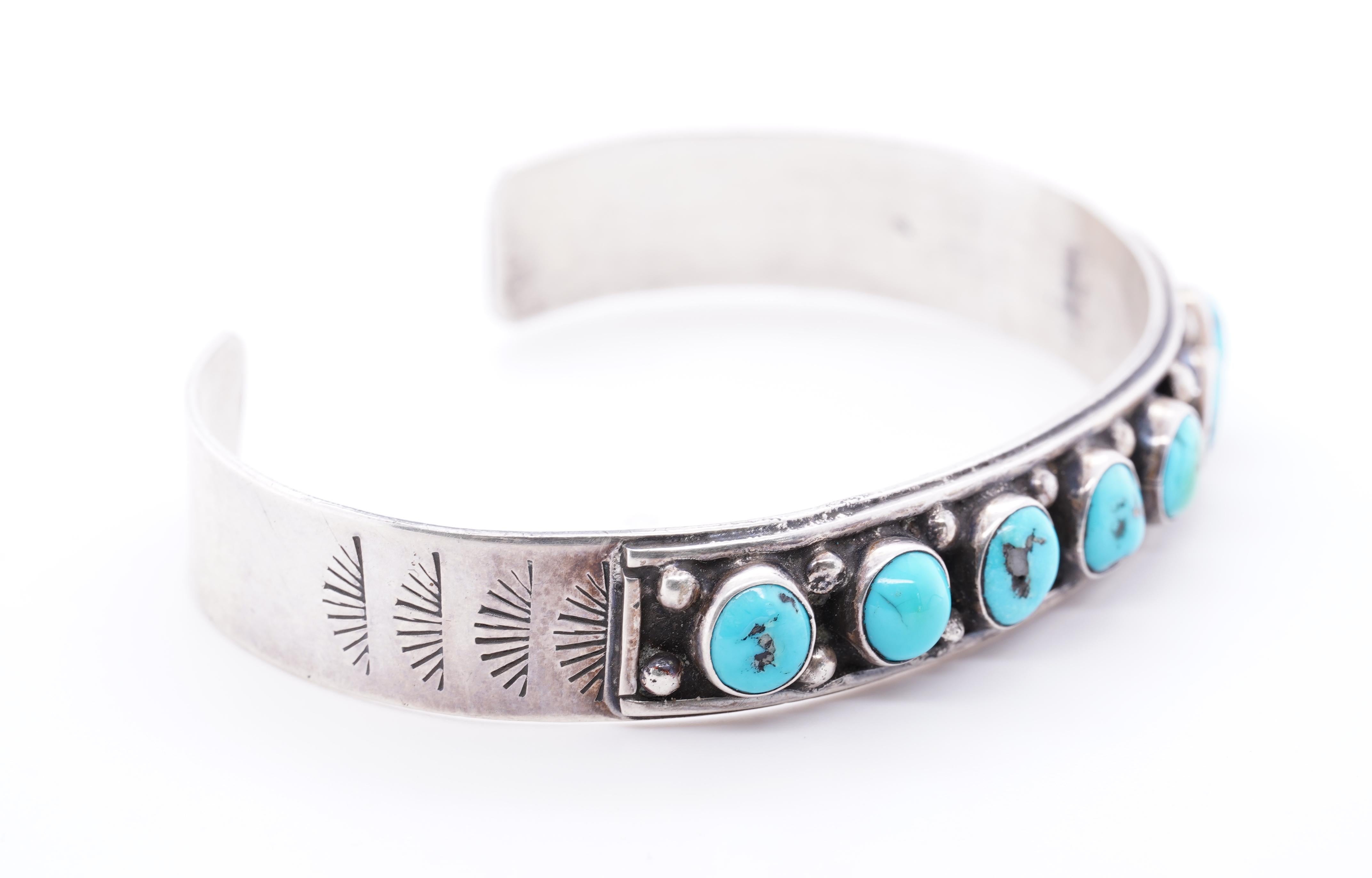 Vintage Navajo Kingman Bright Blue Round Turquoise Sterling Silver Cuff Bracelet In Excellent Condition In Bozeman, MT