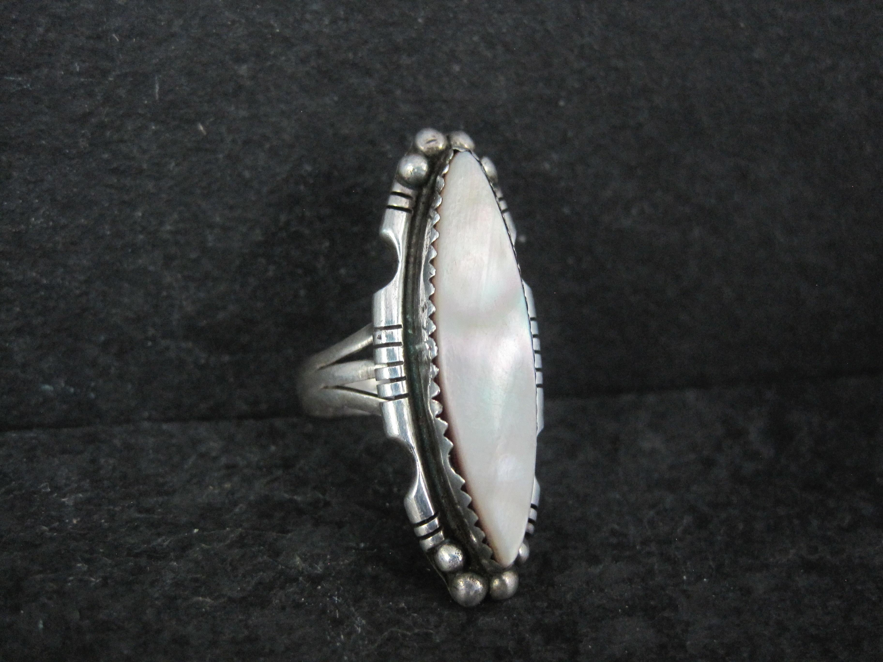 Vintage Navajo Perlmutt Ring Größe 6,5 Sterling Silber Anna Begay (Indigene Kunst (Nord-/Südamerika)) im Angebot