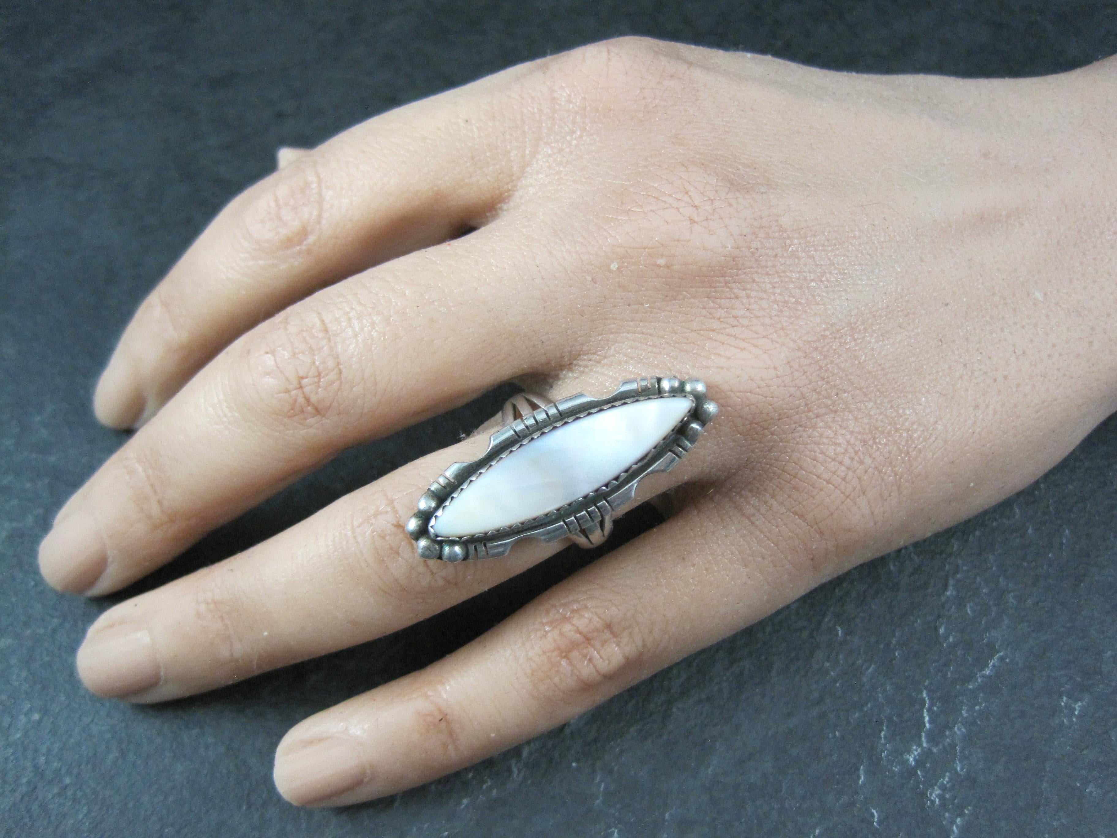Vintage Navajo Perlmutt Ring Größe 6,5 Sterling Silber Anna Begay im Angebot 4