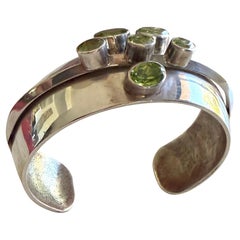 Vintage Navajo Paul LIvingston Sterling Silver Oval Cut Peridot Cuff Bracelet