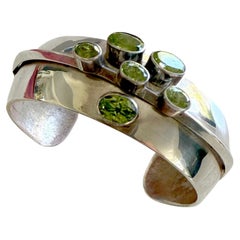 Vintage Navajo Paul LIvingston Sterling Silver Oval Cut Peridot Cuff Bracelet
