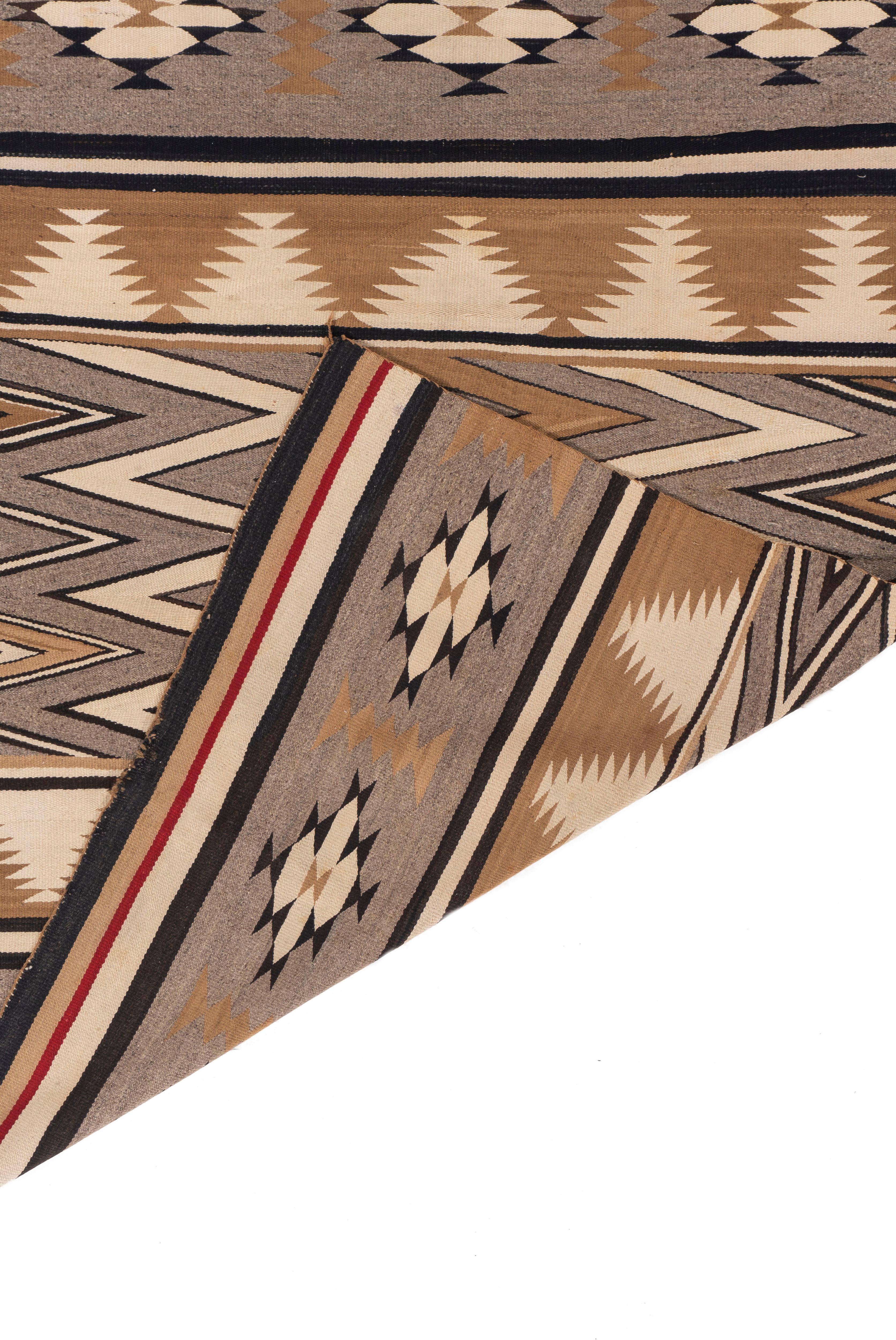 Alfombra Vintage Navajo Tejida a Mano Camel Marfil 3'9 X 5'4 en Bueno estado para la venta en New York, NY